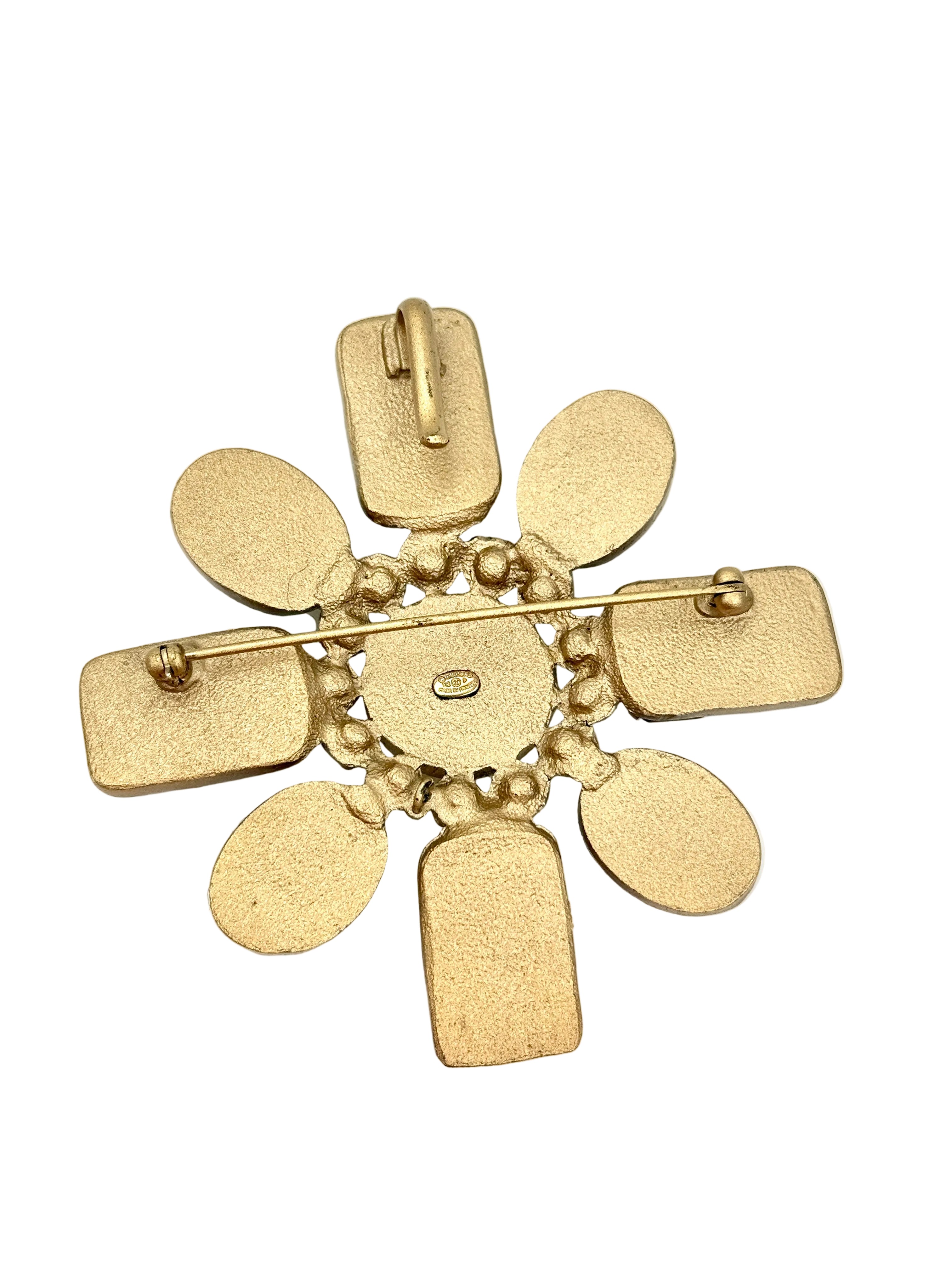 Pre-Owned Chanel Glass Cabochon Gold Brown Yellow Bronze Brooch - Authenticated