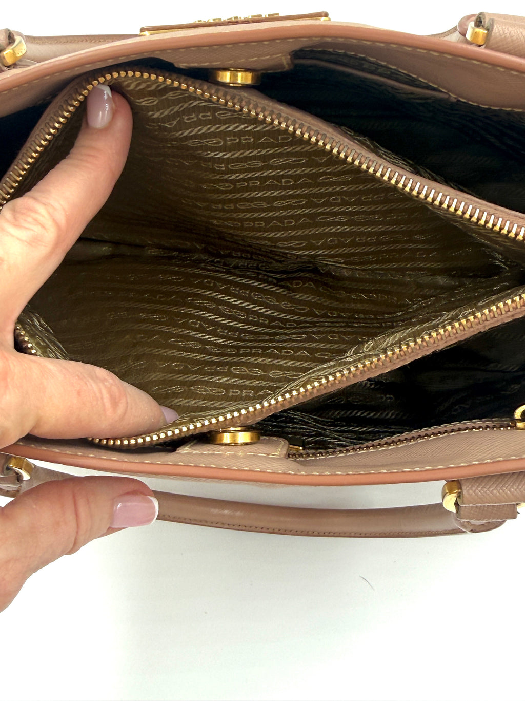 Pre-Owned Prada Galleria Saffiano Leather in Beige with Coordinating Wallet - Authenticated