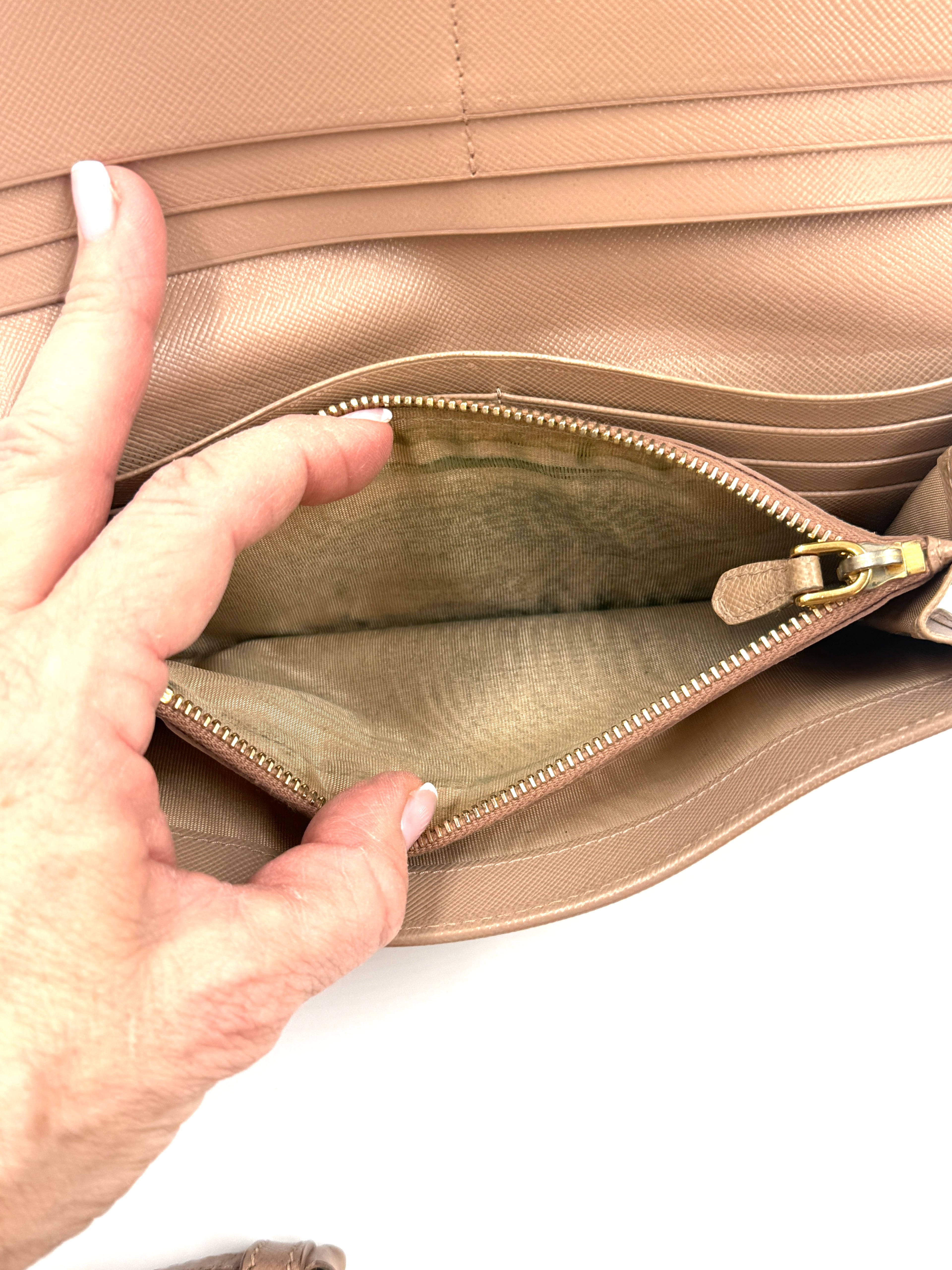 Pre-Owned Prada Galleria Saffiano Leather in Beige with Coordinating Wallet - Authenticated