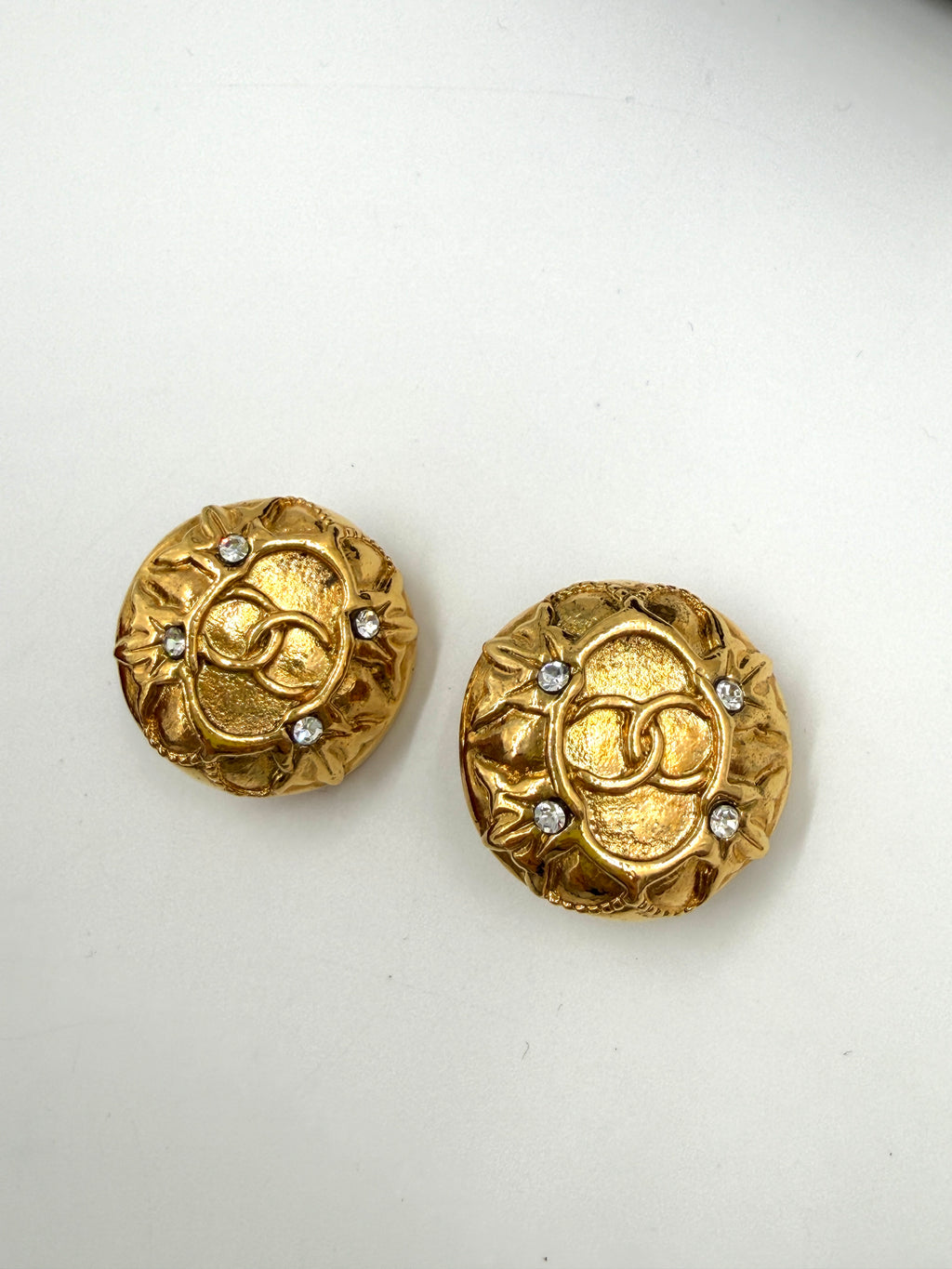 Pre-Owned Chanel Gold Plated CC Clip On Earrings with Crystals - Authenticated