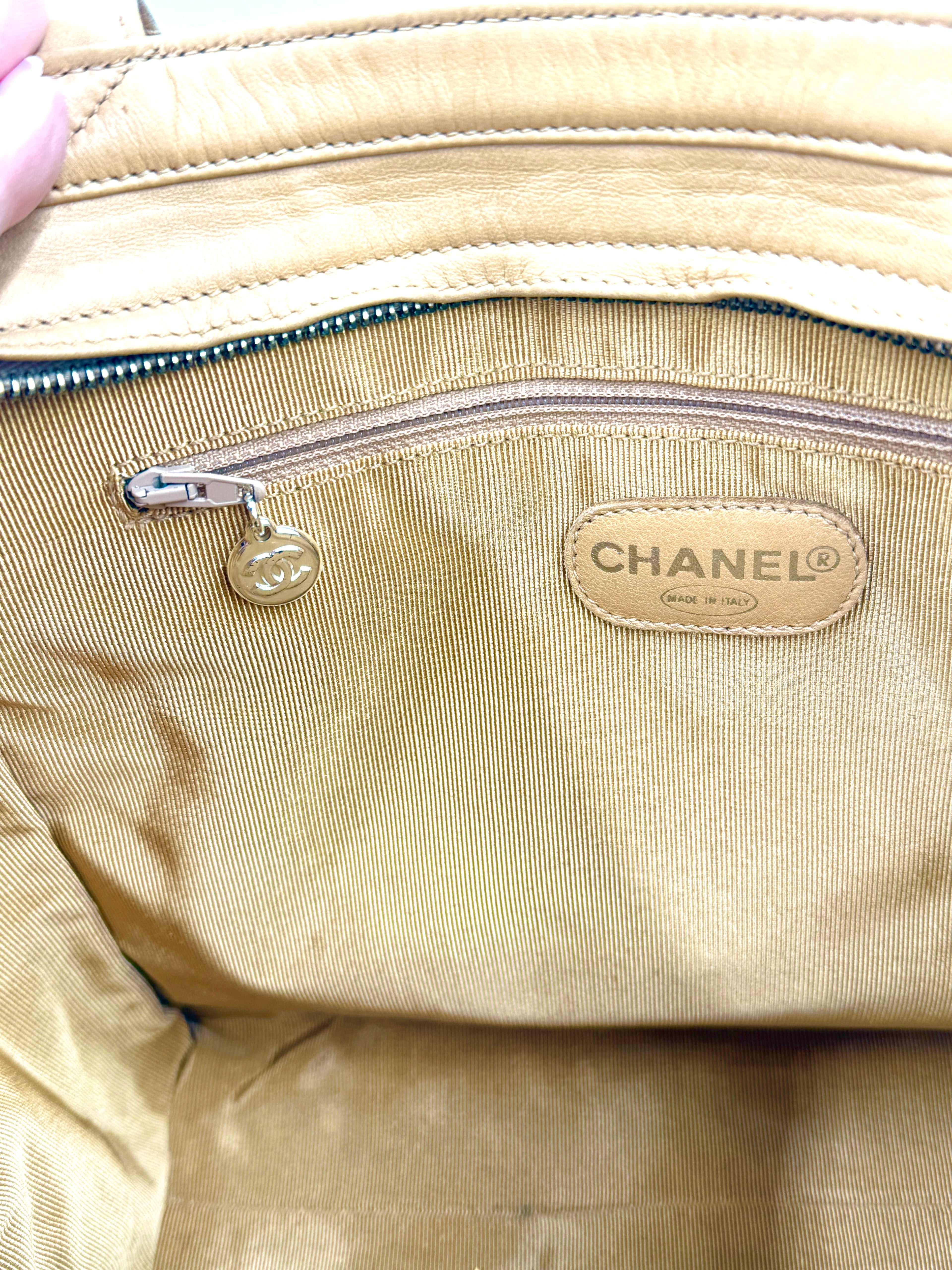 Pre-Owned Chanel Coco Mark Turnlock Tote Bag Beige - Series 4 1996-1997 - Authenticated