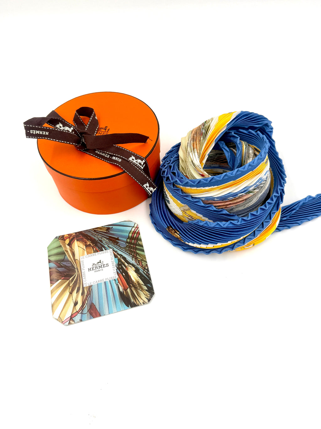 Pre-Owned Hermès Pleated Silk Scarf "La Presentation" 90cm - Authenticated