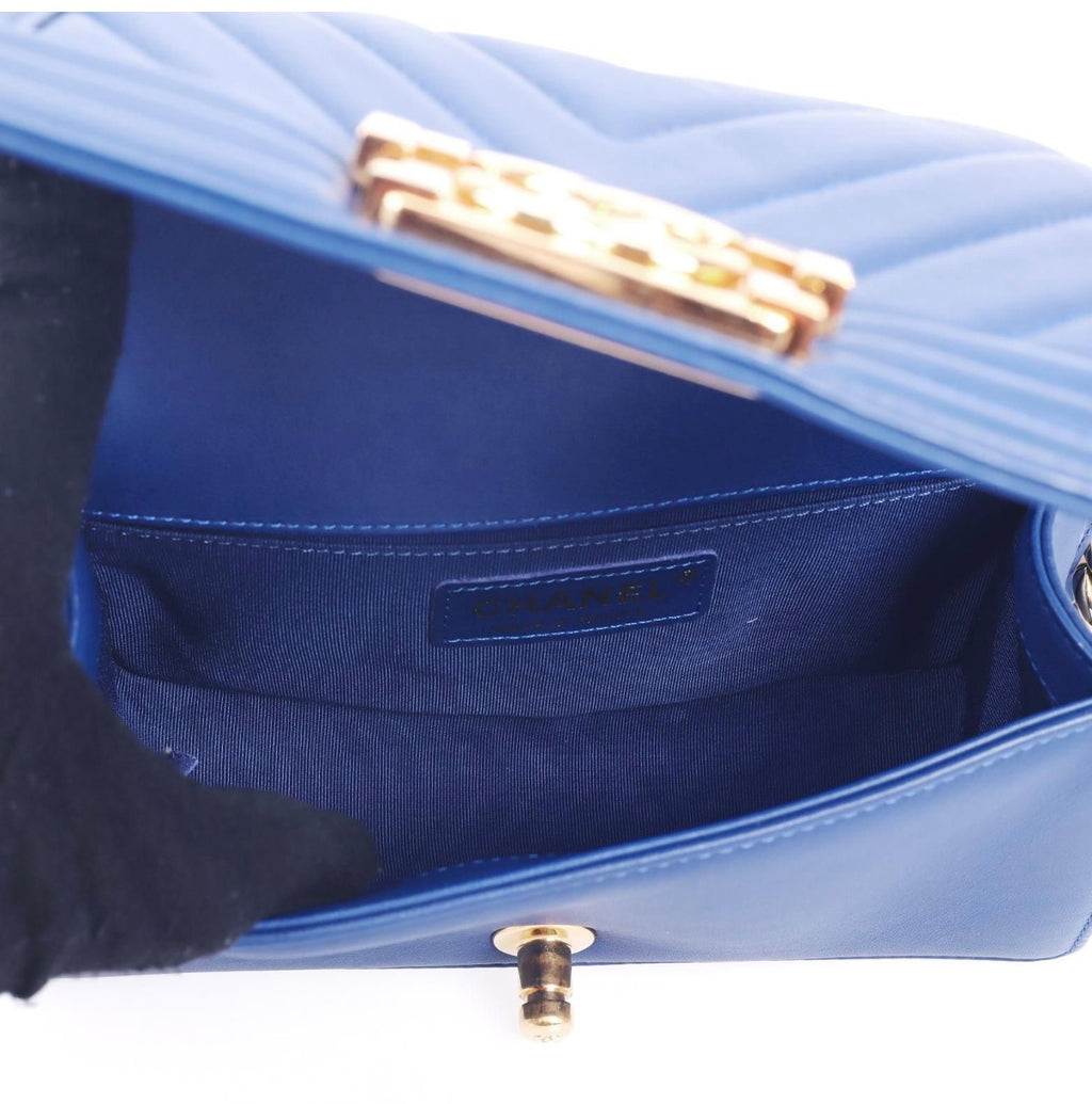 Pre-Owned Chanel Chevron Blue Boy Bag with Gold Hardware Small - Authenticated