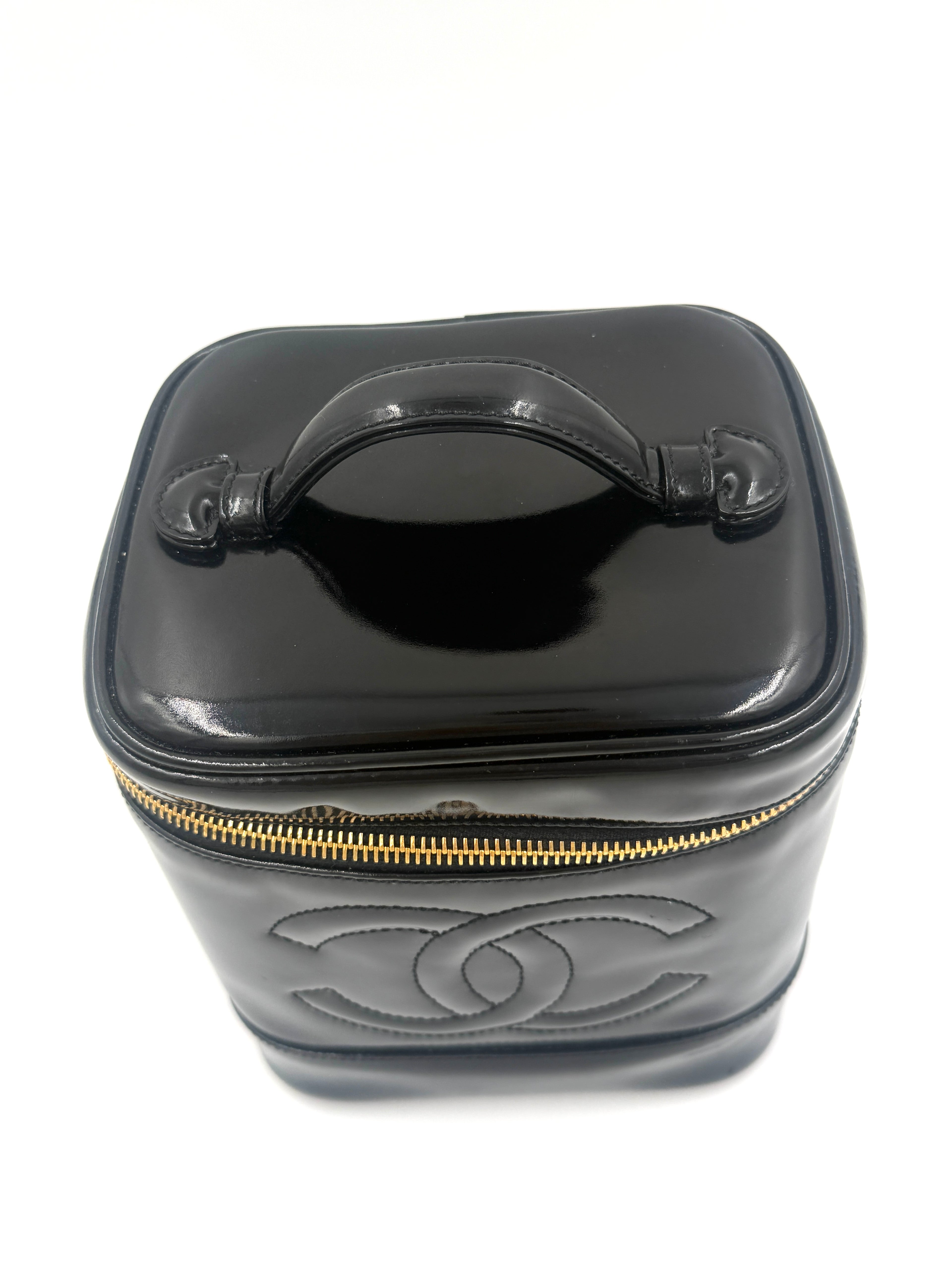 Pre-Owned Chanel Vintage Black Patent Leather Vanity Case CC - Authenticated