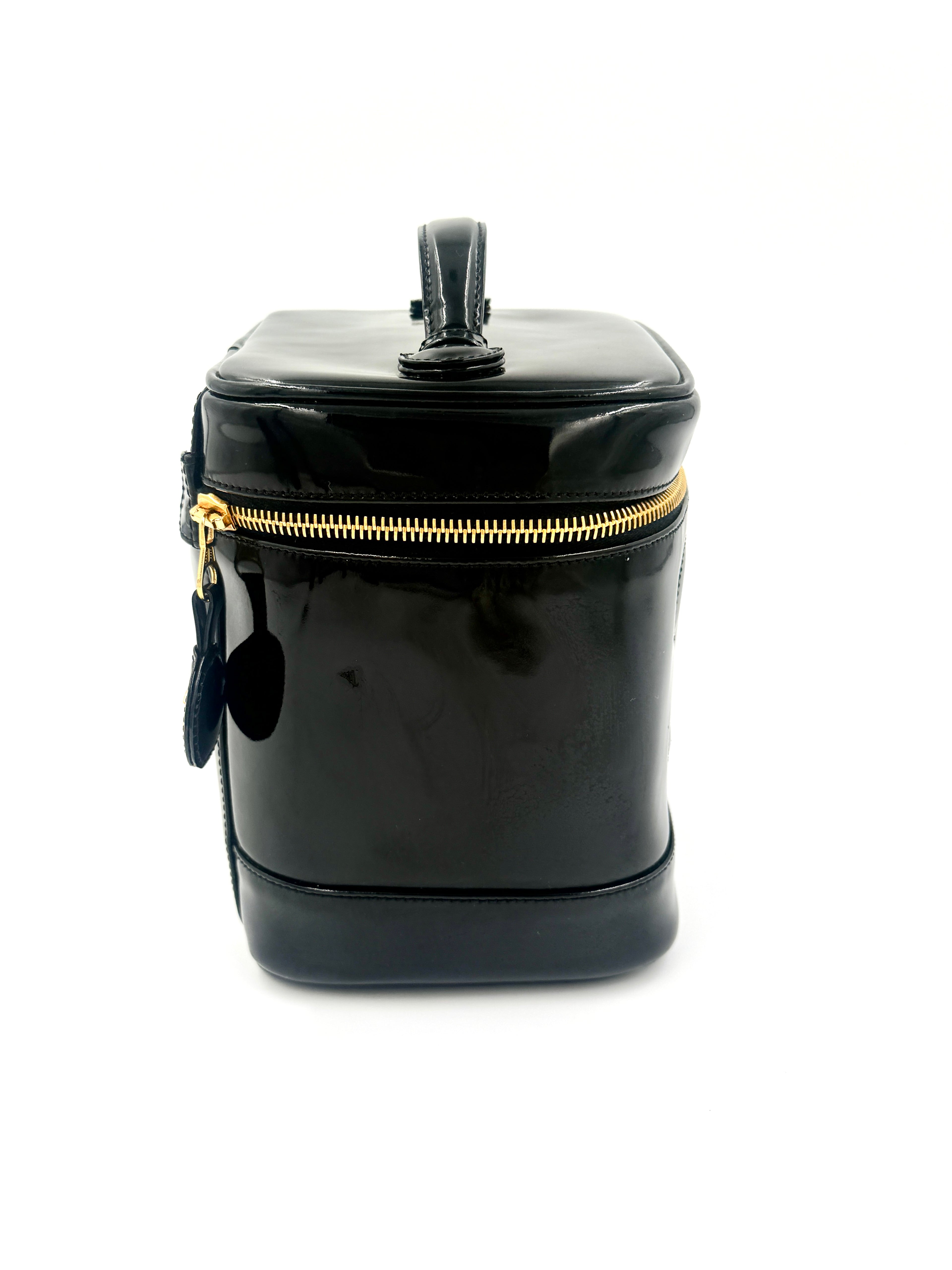 Pre-Owned Chanel Vintage Black Patent Leather Vanity Case CC - Authenticated