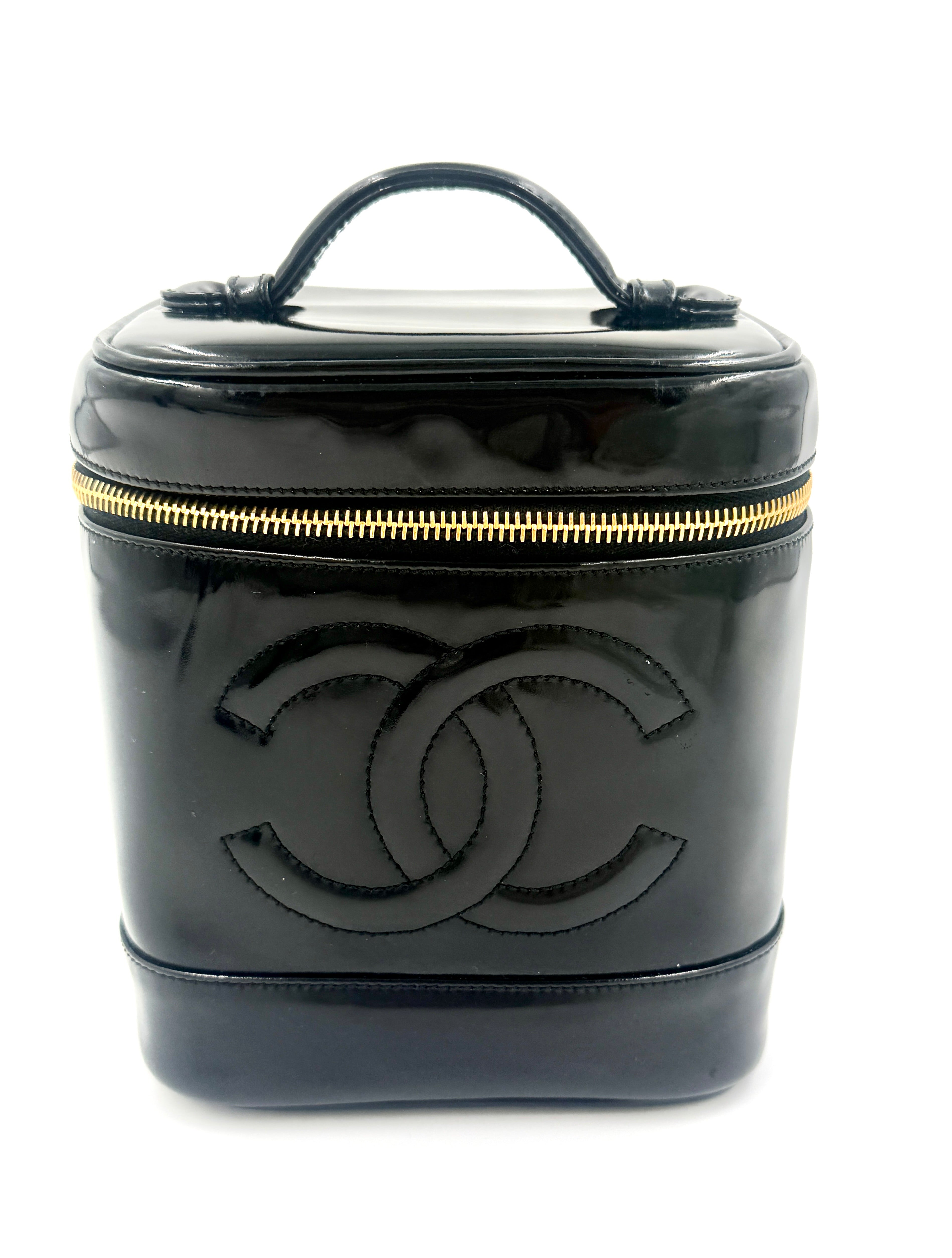 Pre-Owned Chanel Vintage Black Patent Leather Vanity Case CC - Authenticated