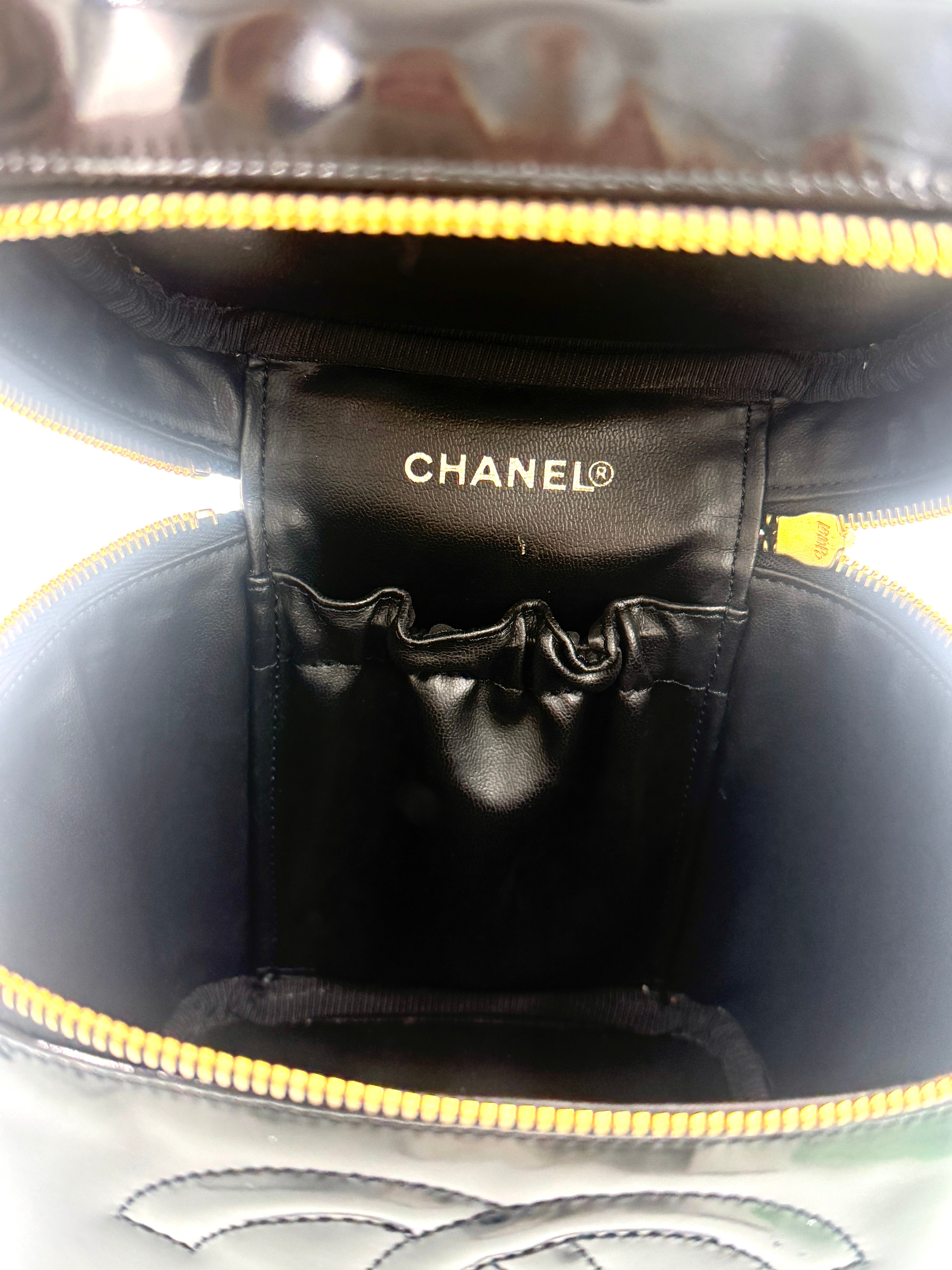 Pre-Owned Chanel Vintage Black Patent Leather Vanity Case CC - Authenticated