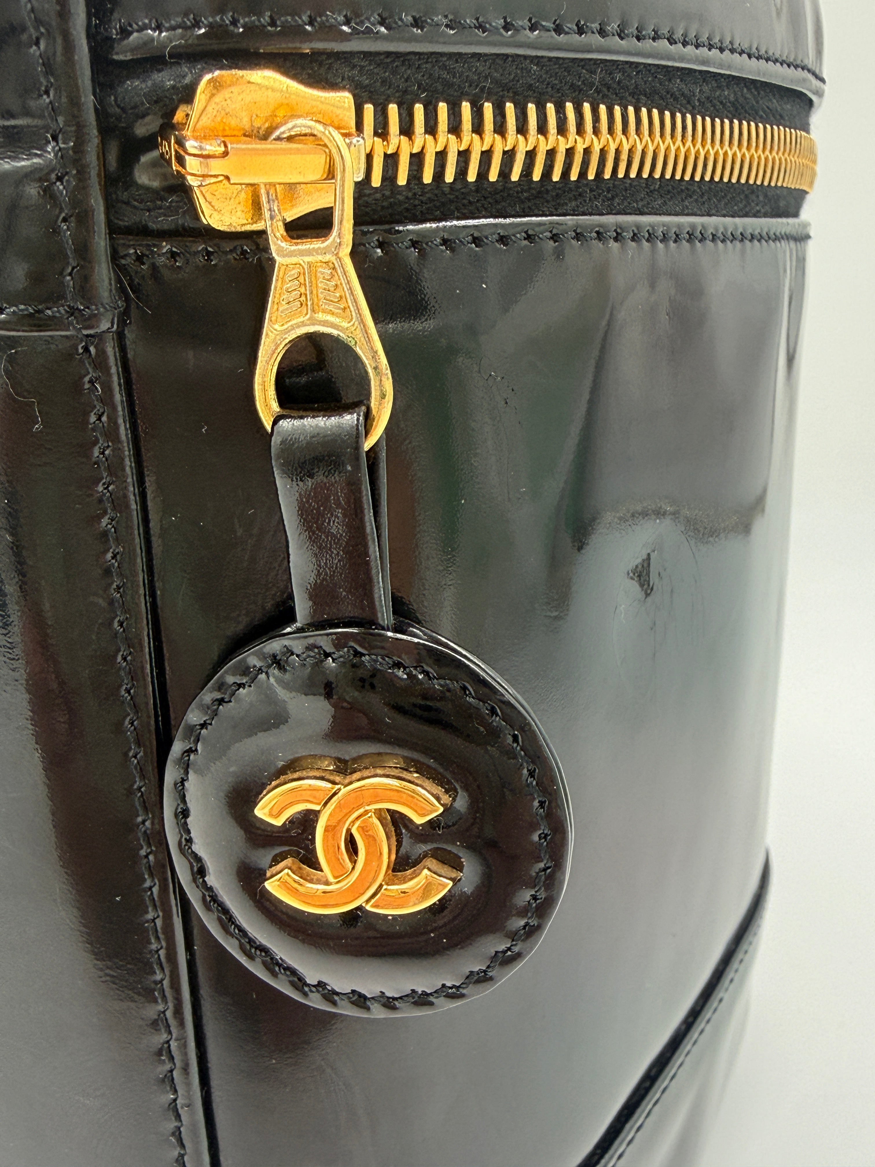 Pre-Owned Chanel Vintage Black Patent Leather Vanity Case CC - Authenticated