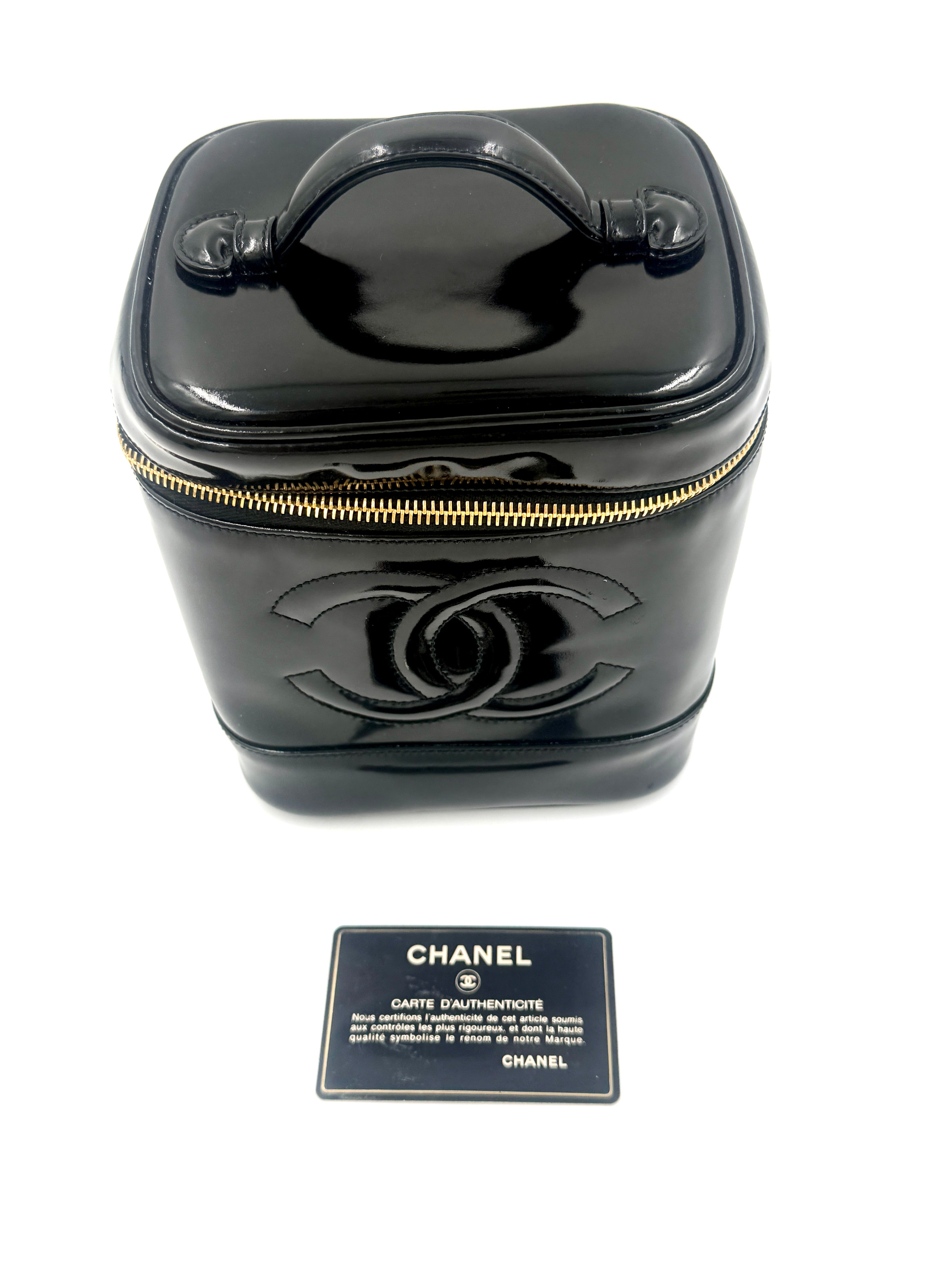 Pre-Owned Chanel Vintage Black Patent Leather Vanity Case CC - Authenticated