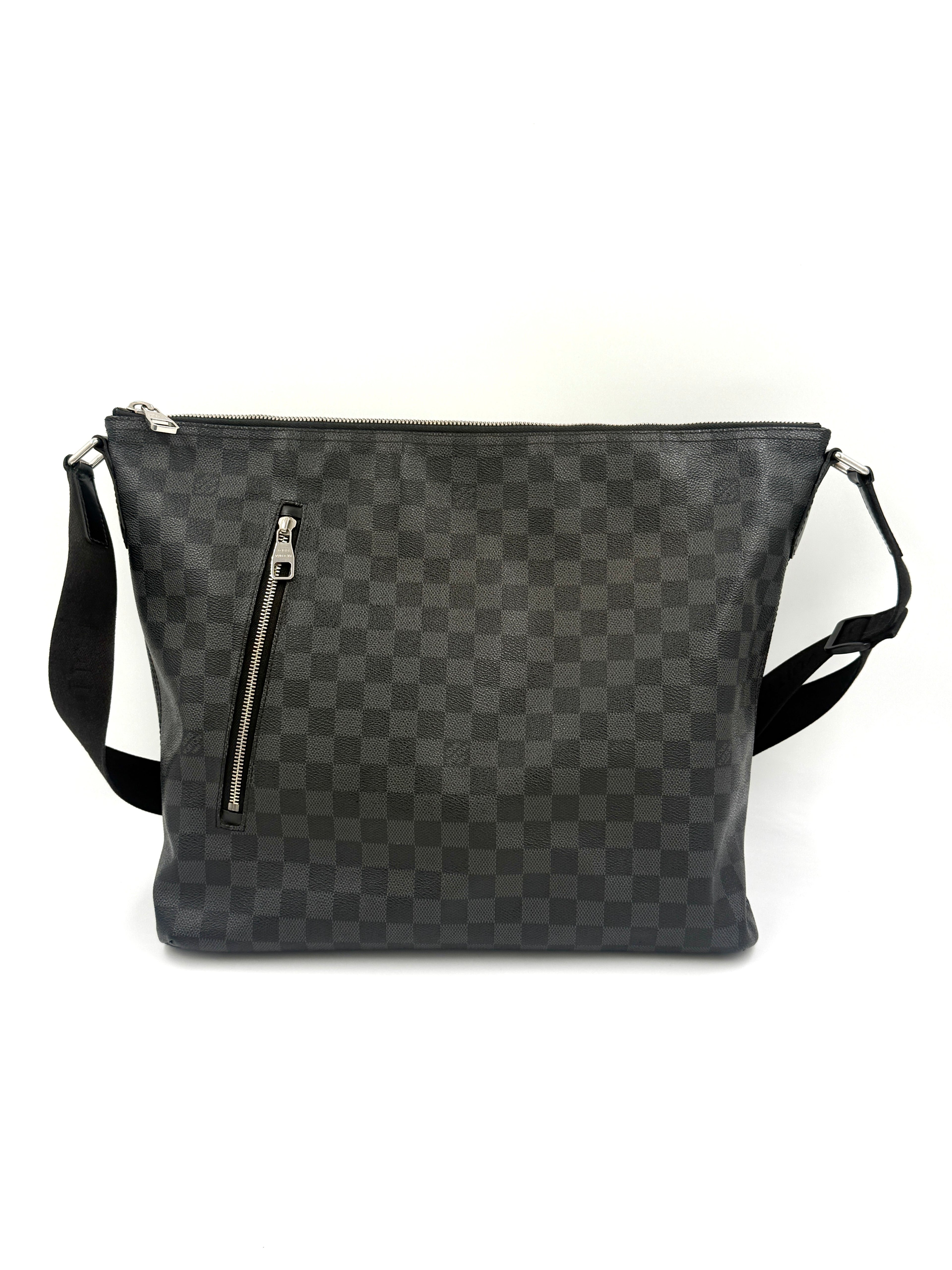 Pre-Owned Authentic Louis Vuitton Damier Graphite Canvas Mick GM Bag - Authenticated