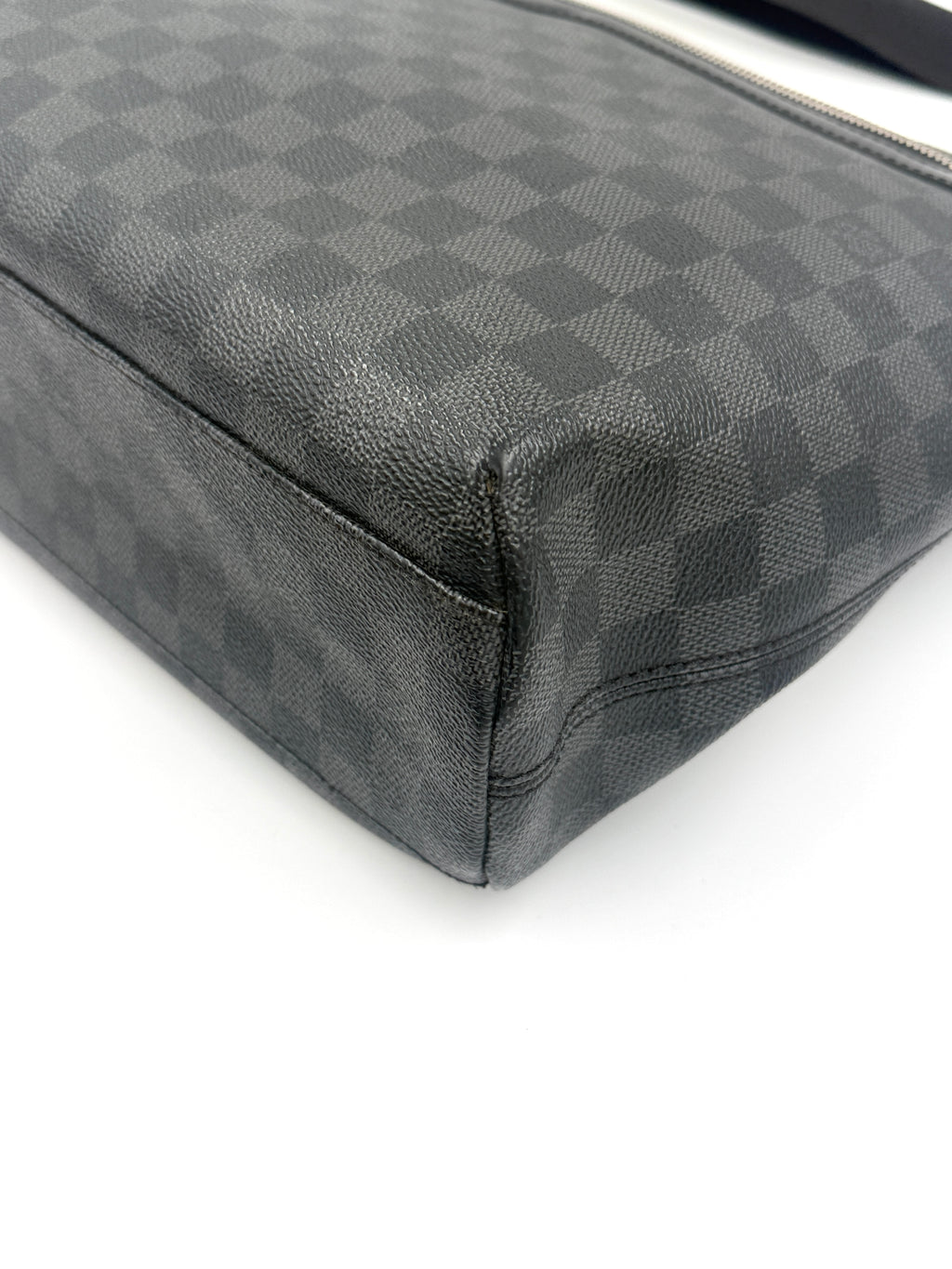 Pre-Owned Authentic Louis Vuitton Damier Graphite Canvas Mick GM Bag - Authenticated
