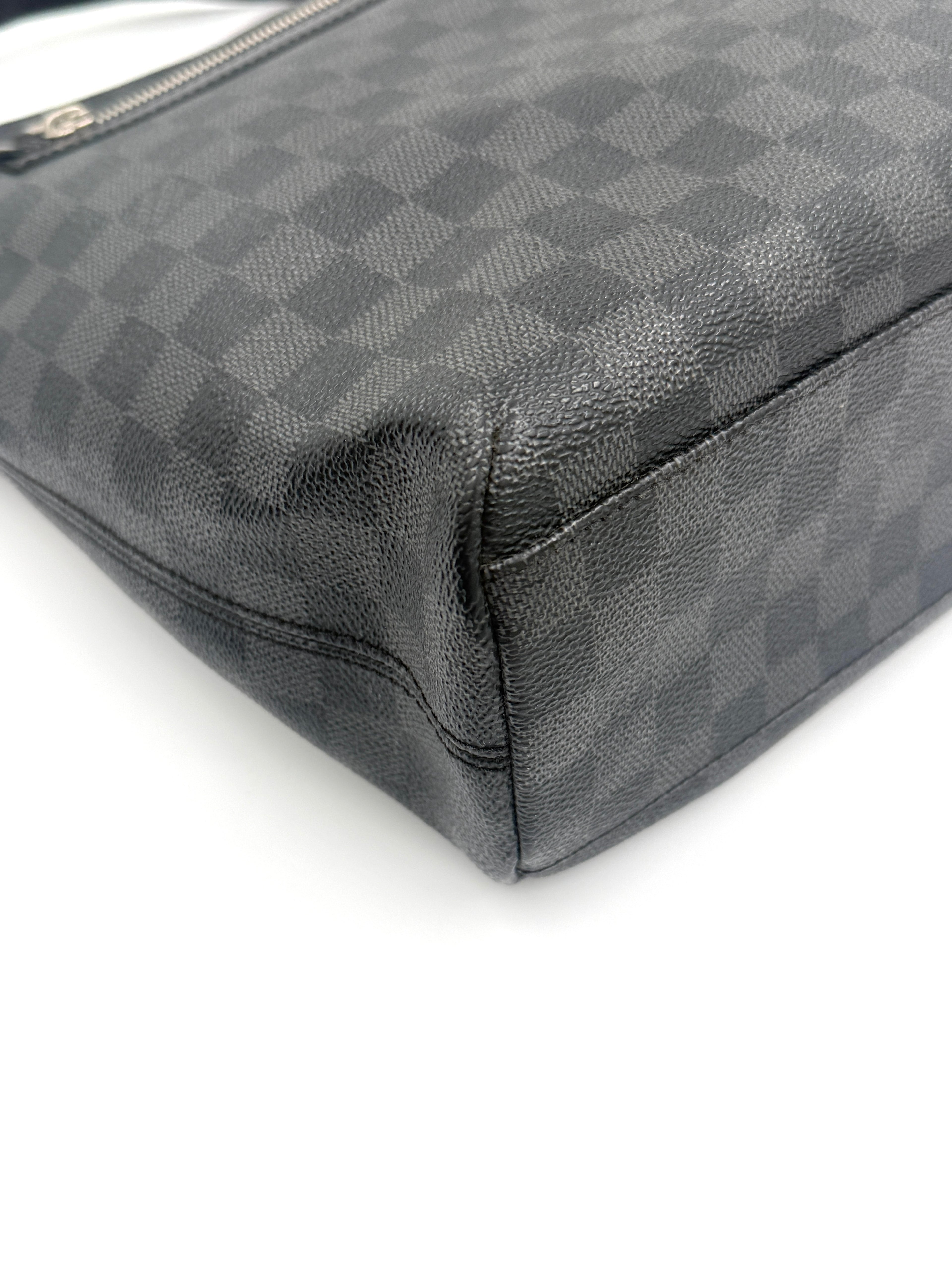 Pre-Owned Authentic Louis Vuitton Damier Graphite Canvas Mick GM Bag - Authenticated