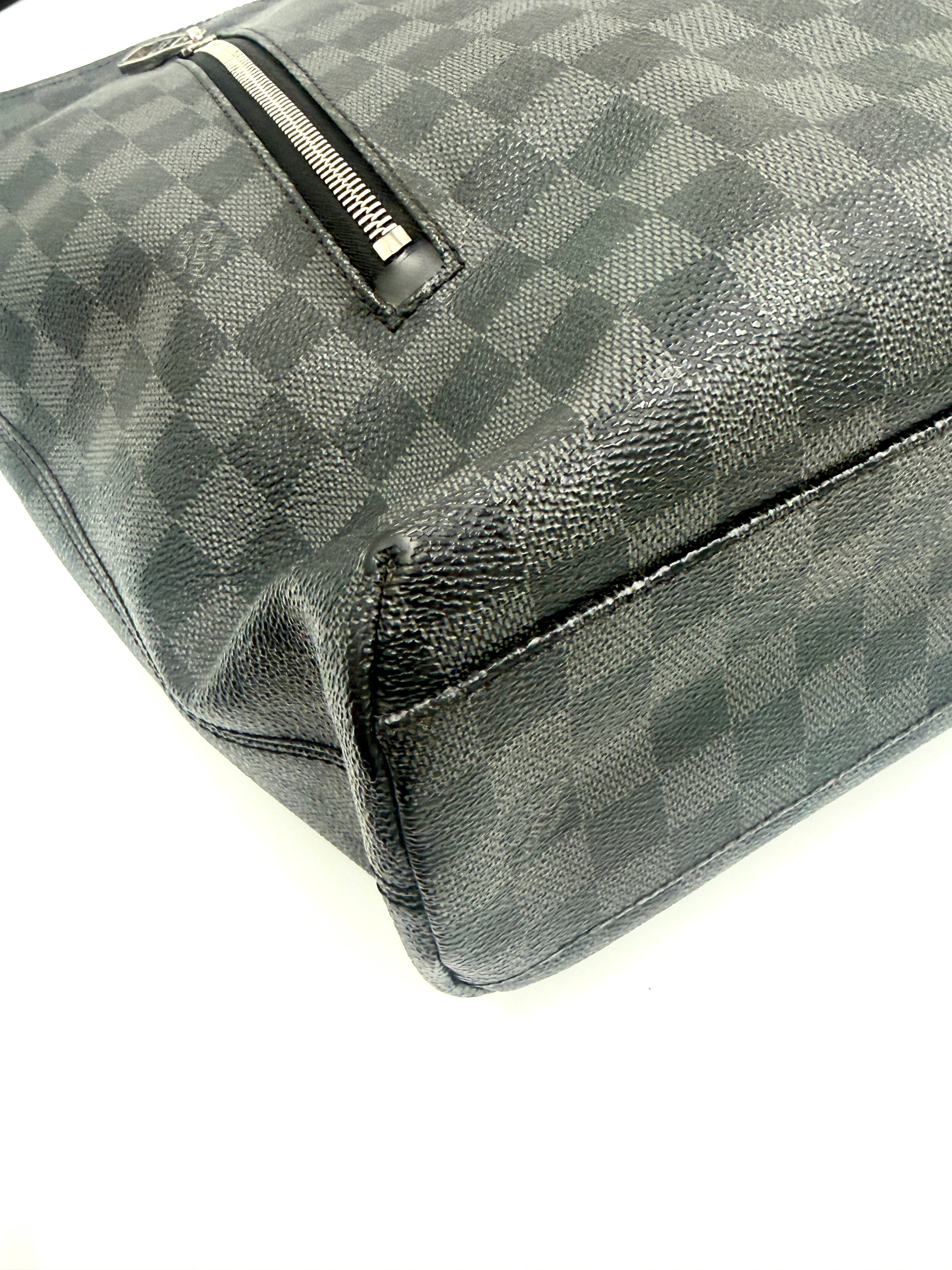 Pre-Owned Authentic Louis Vuitton Damier Graphite Canvas Mick GM Bag - Authenticated