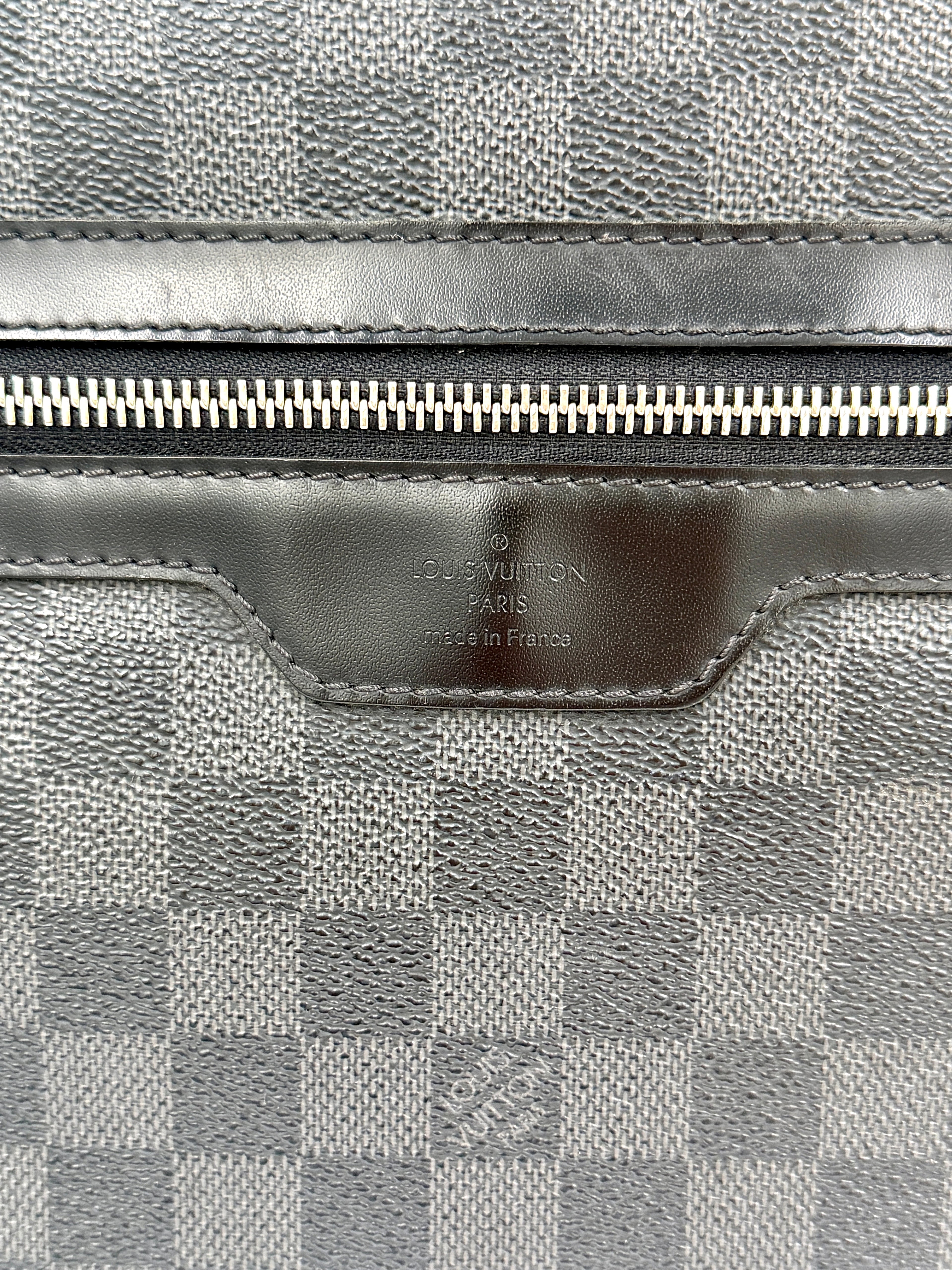 Pre-Owned Authentic Louis Vuitton Damier Graphite Canvas Mick GM Bag - Authenticated