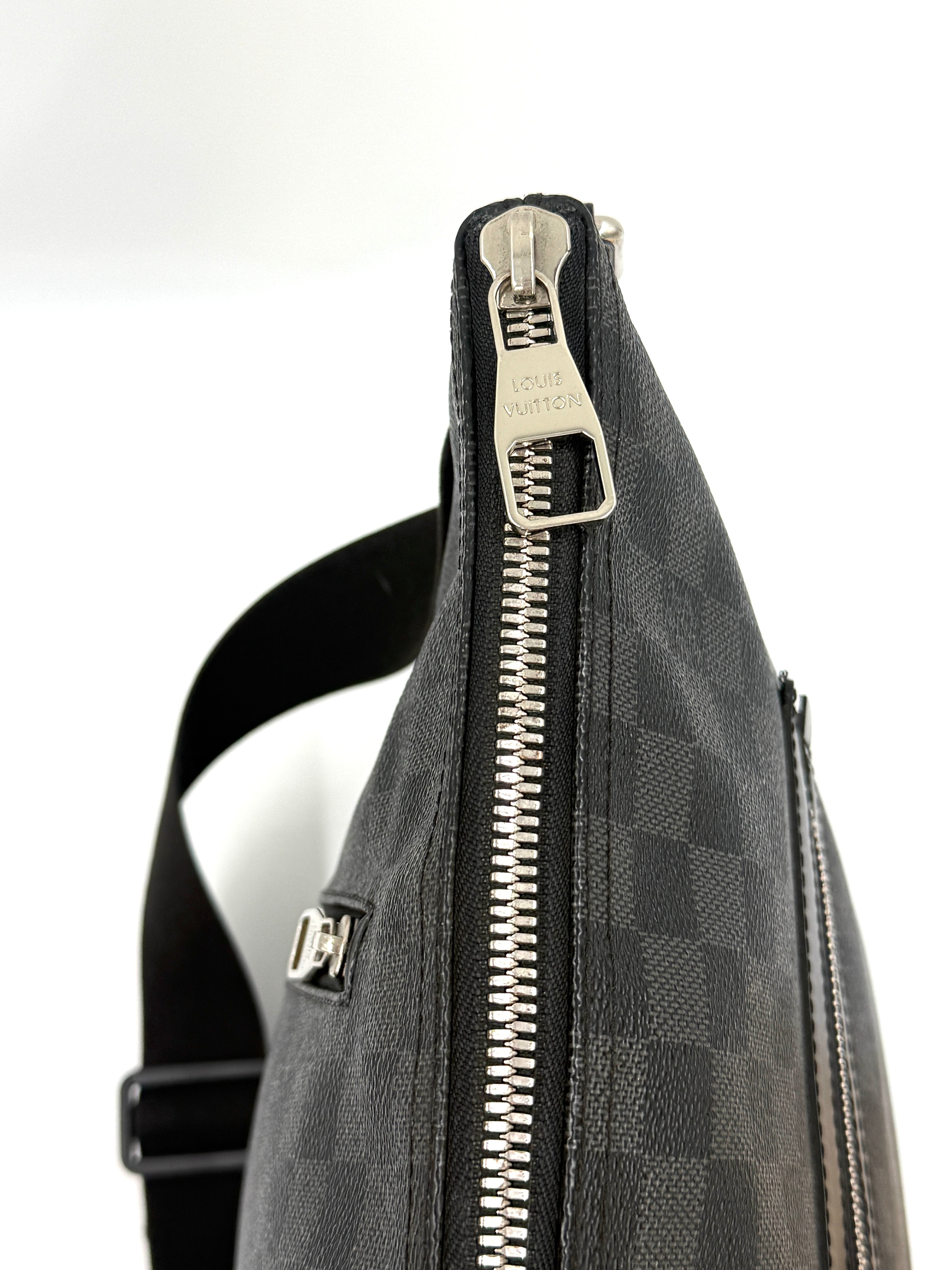 Pre-Owned Authentic Louis Vuitton Damier Graphite Canvas Mick GM Bag - Authenticated