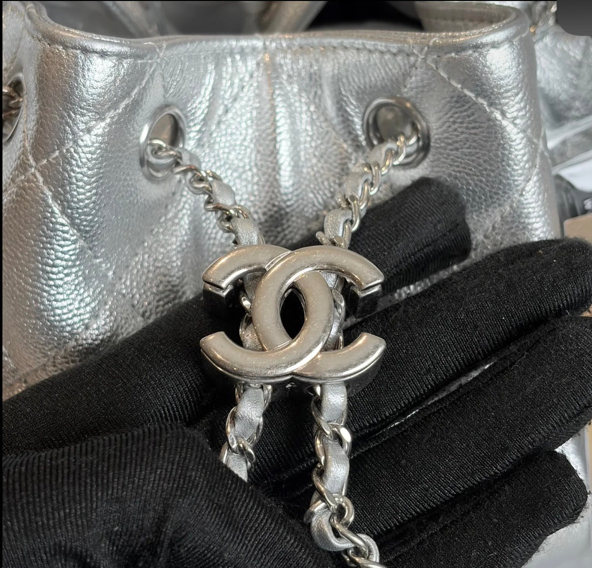 Pre-owned Chanel 25 Bag Metallic Silver Caviar Silver Hardware - Authenticated