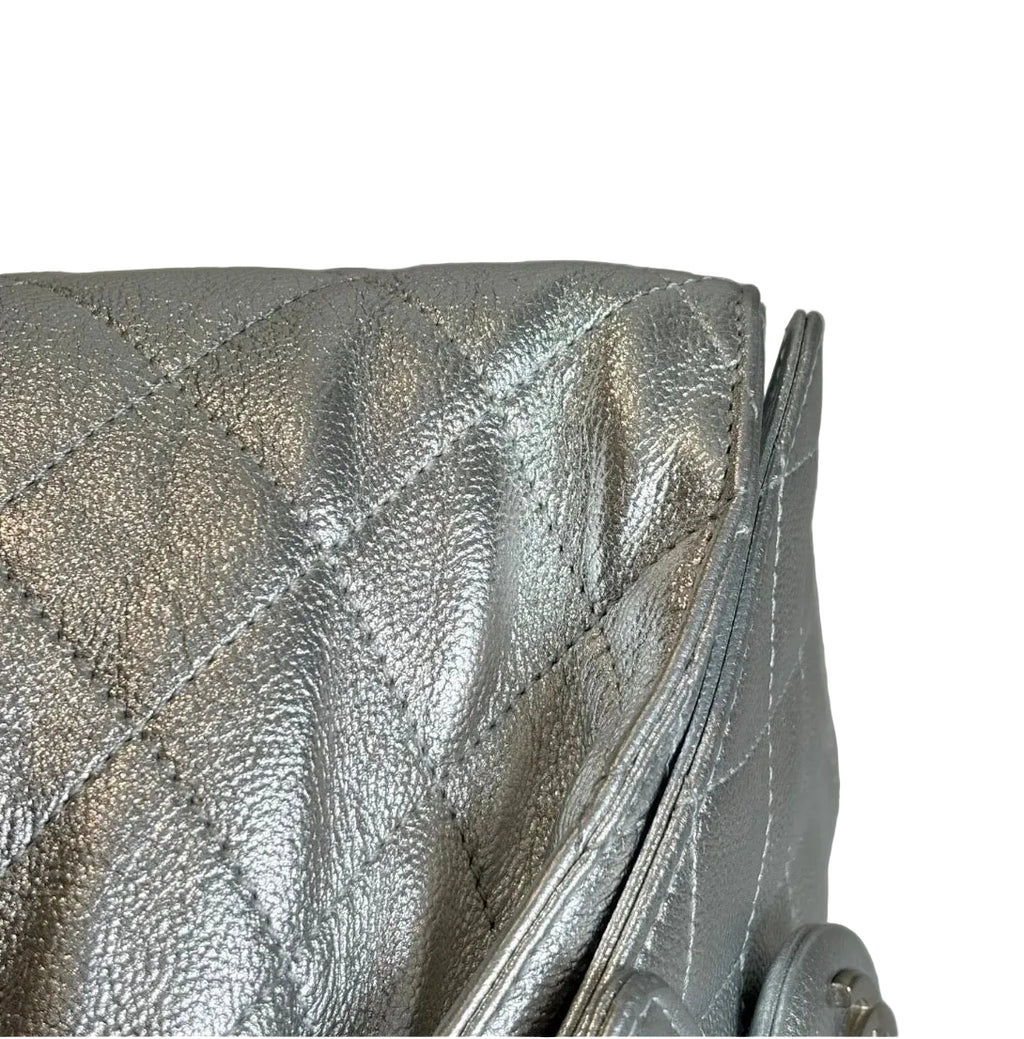 Pre-owned Chanel 25 Bag Metallic Silver Caviar Silver Hardware - Authenticated