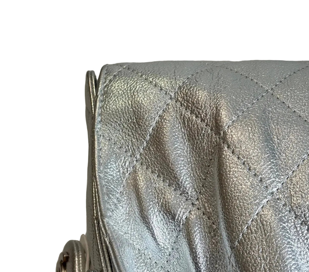 Pre-owned Chanel 25 Bag Metallic Silver Caviar Silver Hardware - Authenticated