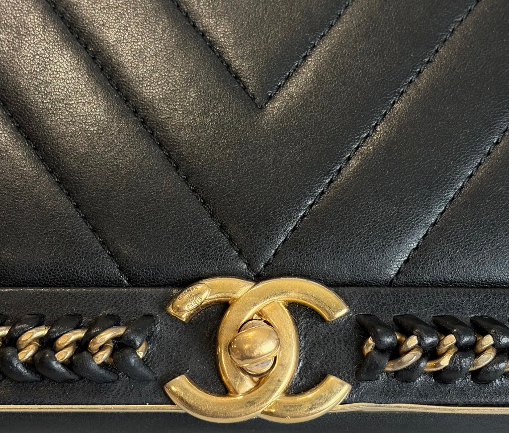Pre-owned Chanel 2017-2018 Chevron Sheepskin Stitched Chain Top Handle & Crossbody Flap Satchel - Authenticated