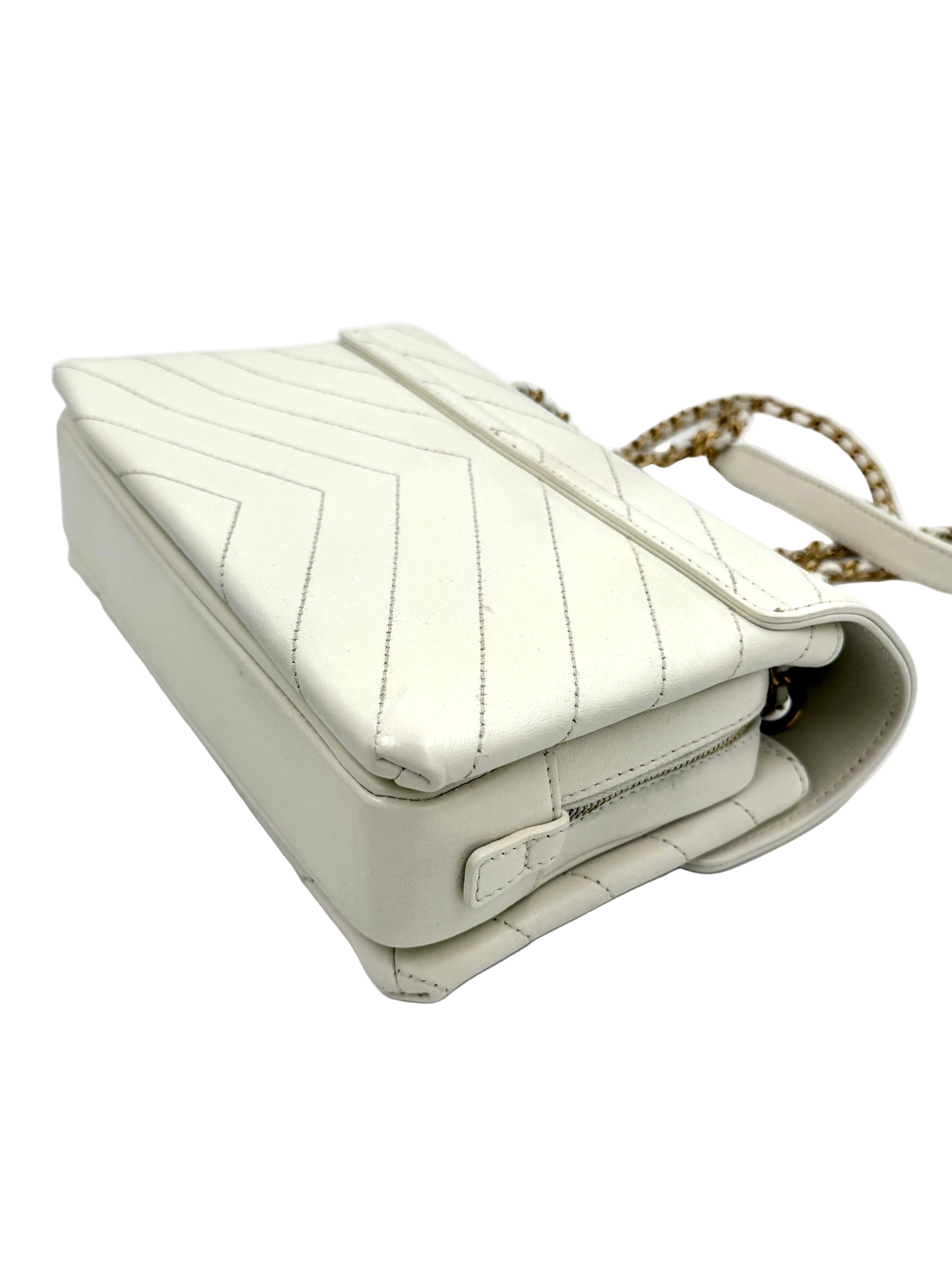 Pre-owned Chanel Coco Chevron Envelope Flap Crossbody Bag - Authenticated
