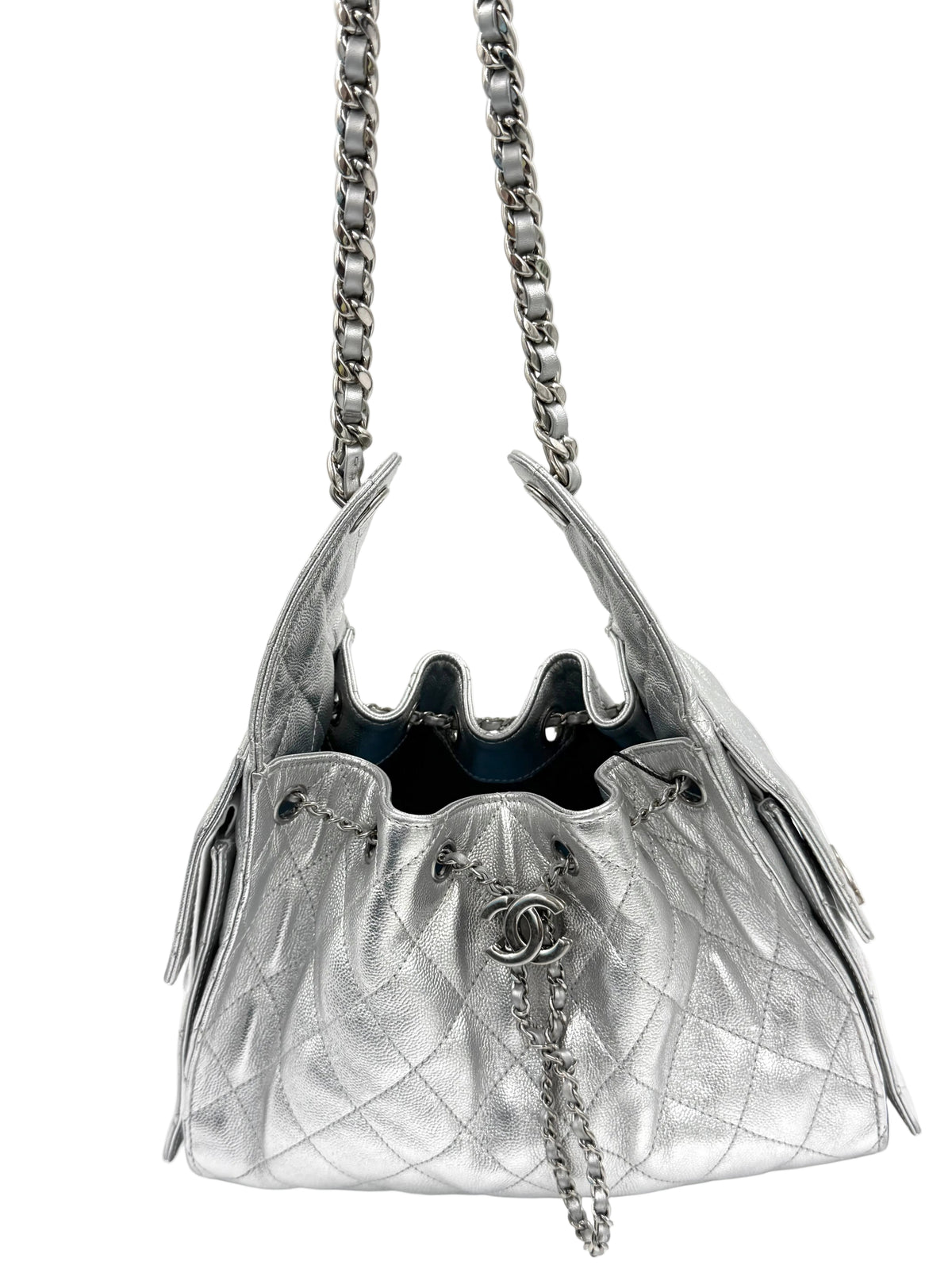 Pre-owned Chanel 25 Bag Metallic Silver Caviar Silver Hardware - Authenticated