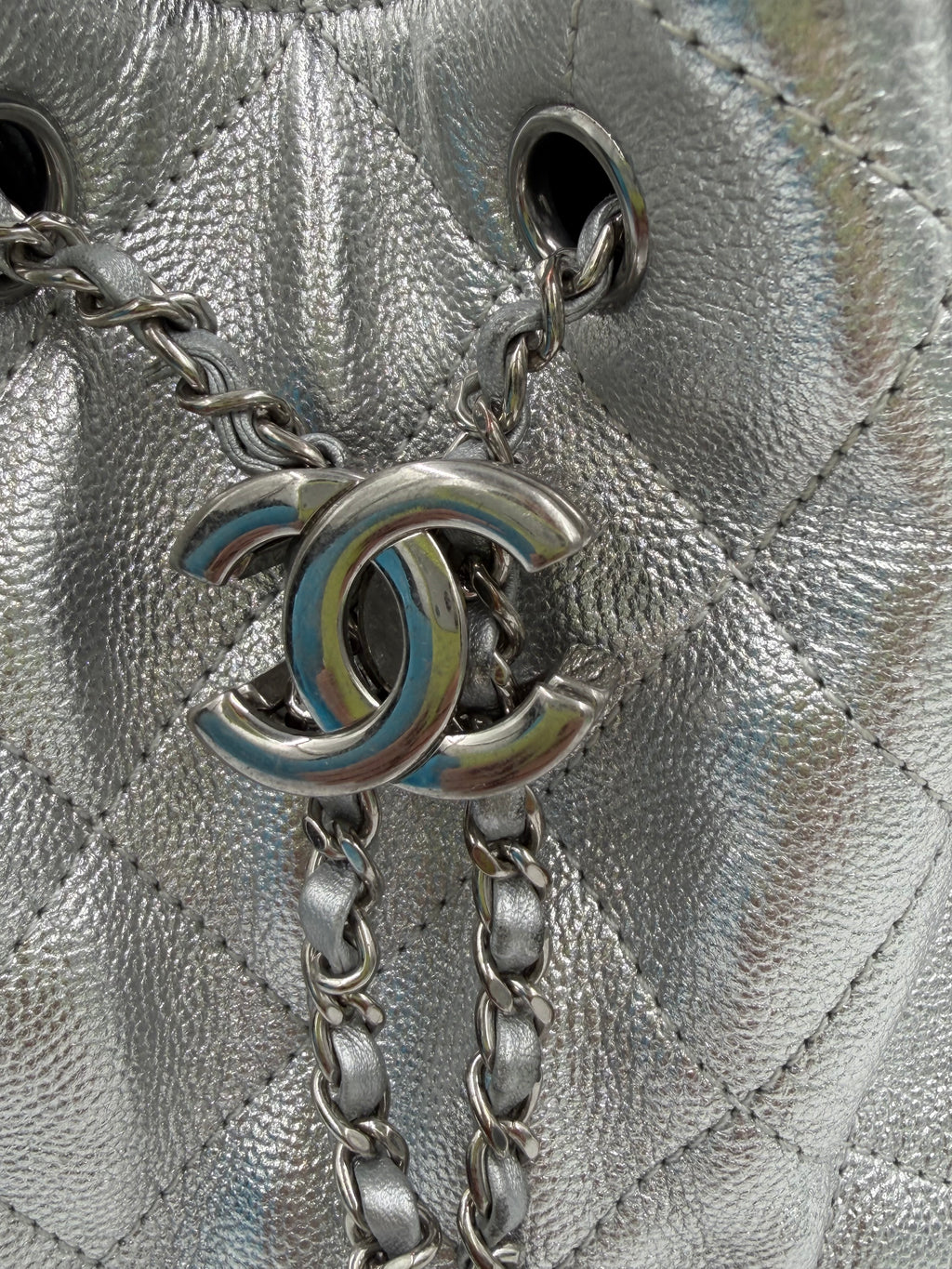 Pre-owned Chanel 25 Bag Metallic Silver Caviar Silver Hardware - Authenticated