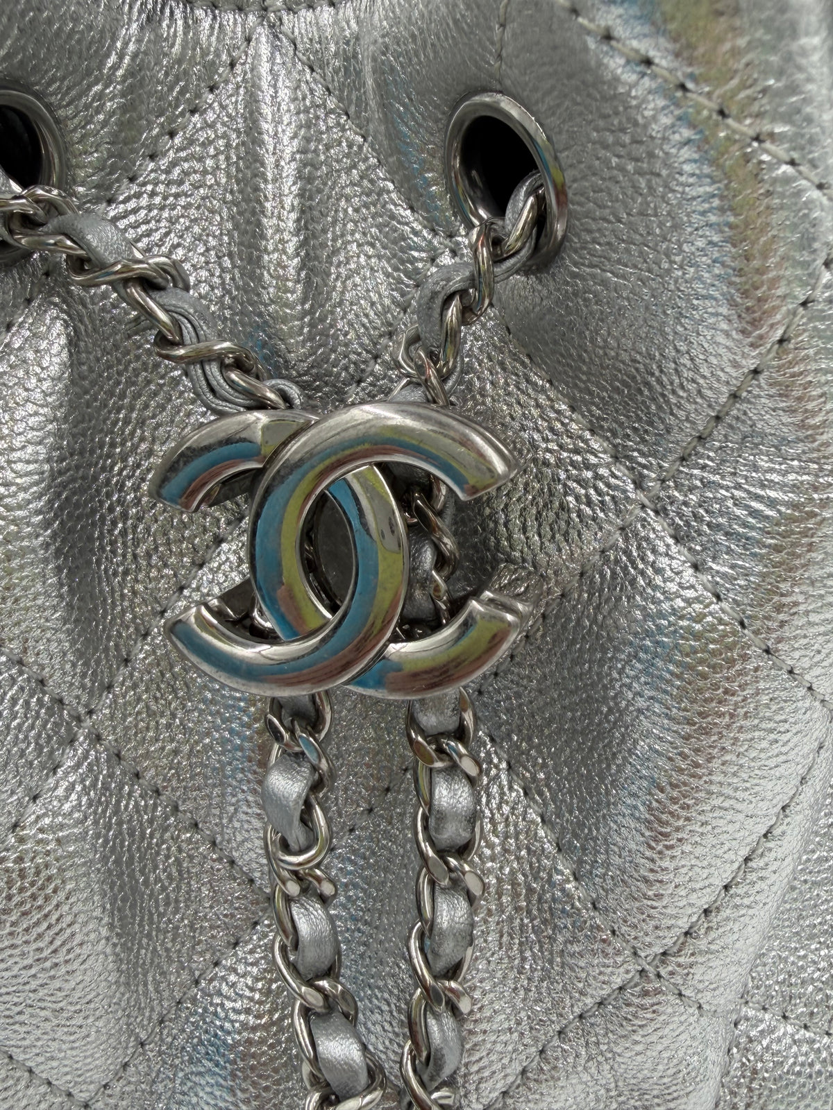 Pre-owned Chanel 25 Bag Metallic Silver Caviar Silver Hardware - Authenticated