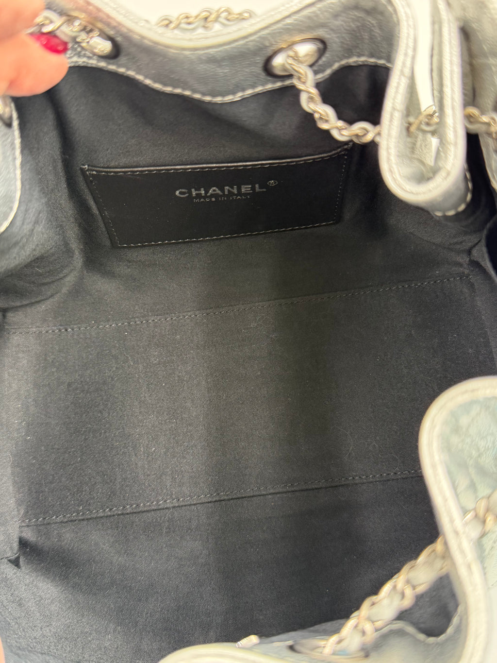 Pre-owned Chanel 25 Bag Metallic Silver Caviar Silver Hardware - Authenticated