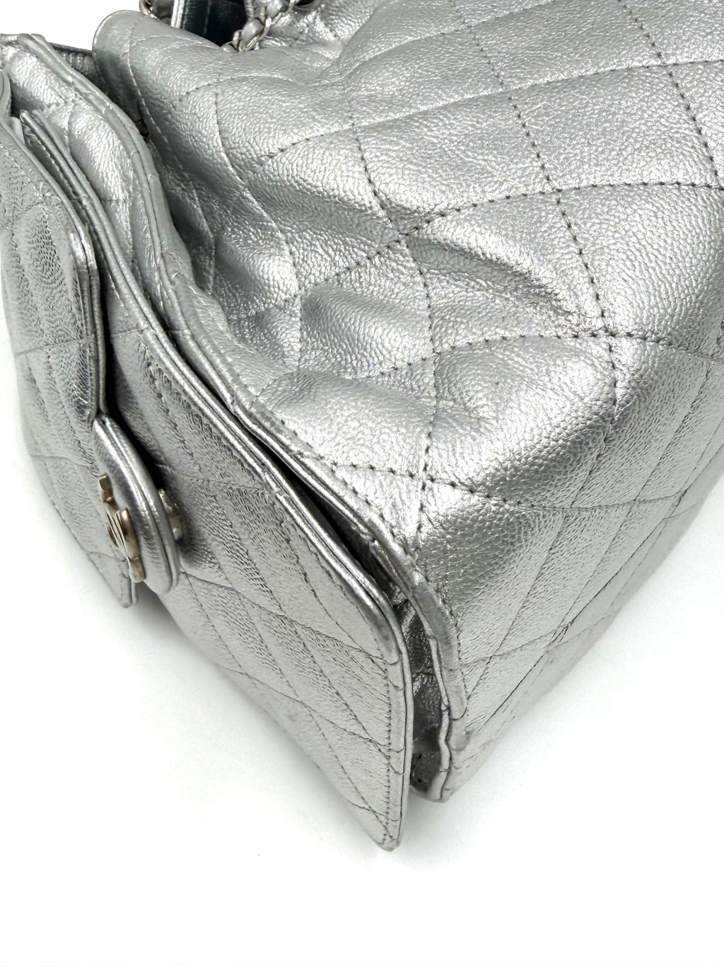 Pre-owned Chanel 25 Bag Metallic Silver Caviar Silver Hardware - Authenticated