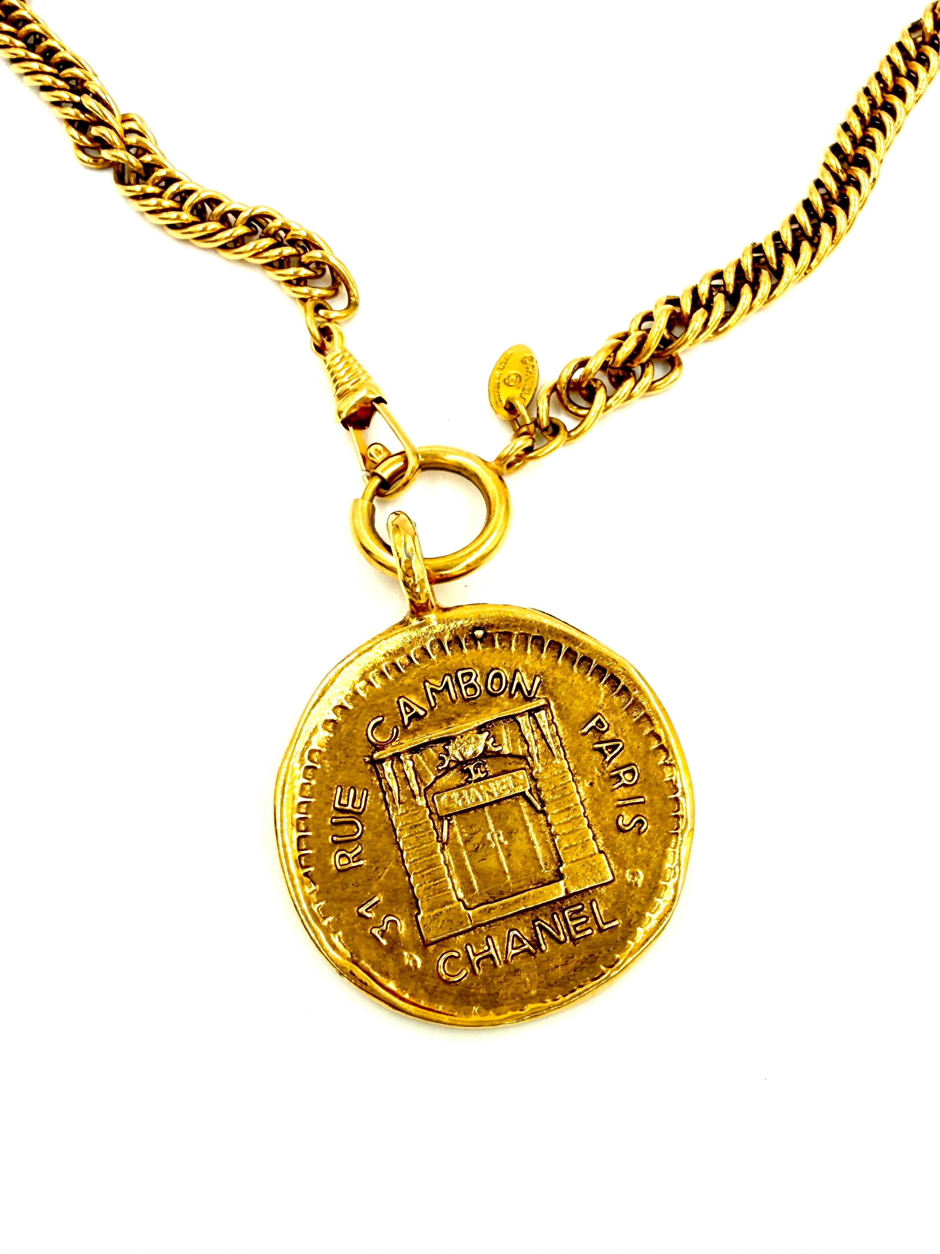 Pre-Owned Chanel Vintage 31 Rue Cambon Medallion Necklace Gold Plated - Authenticated