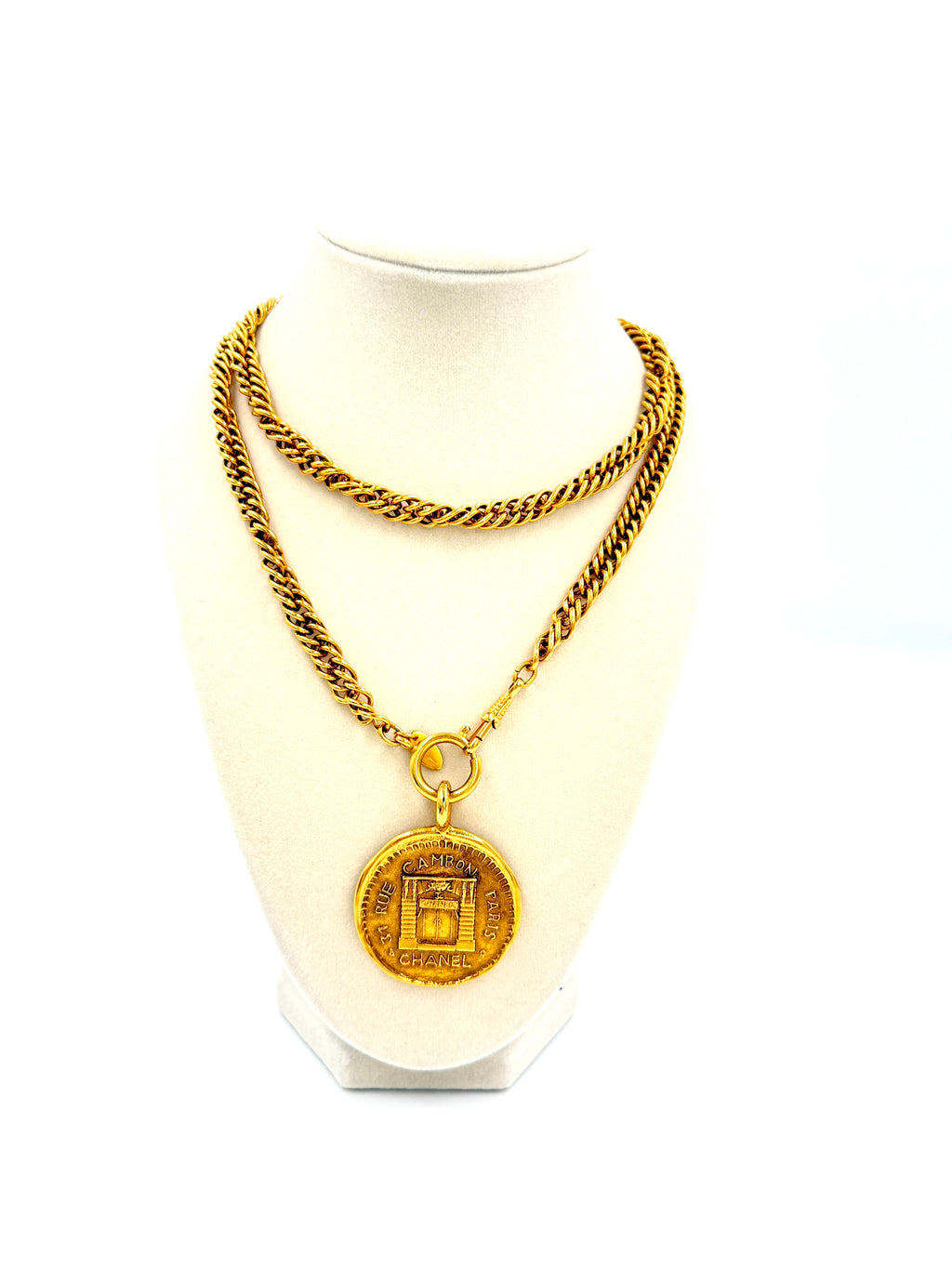 Pre-Owned Chanel Vintage 31 Rue Cambon Medallion Necklace Gold Plated - Authenticated