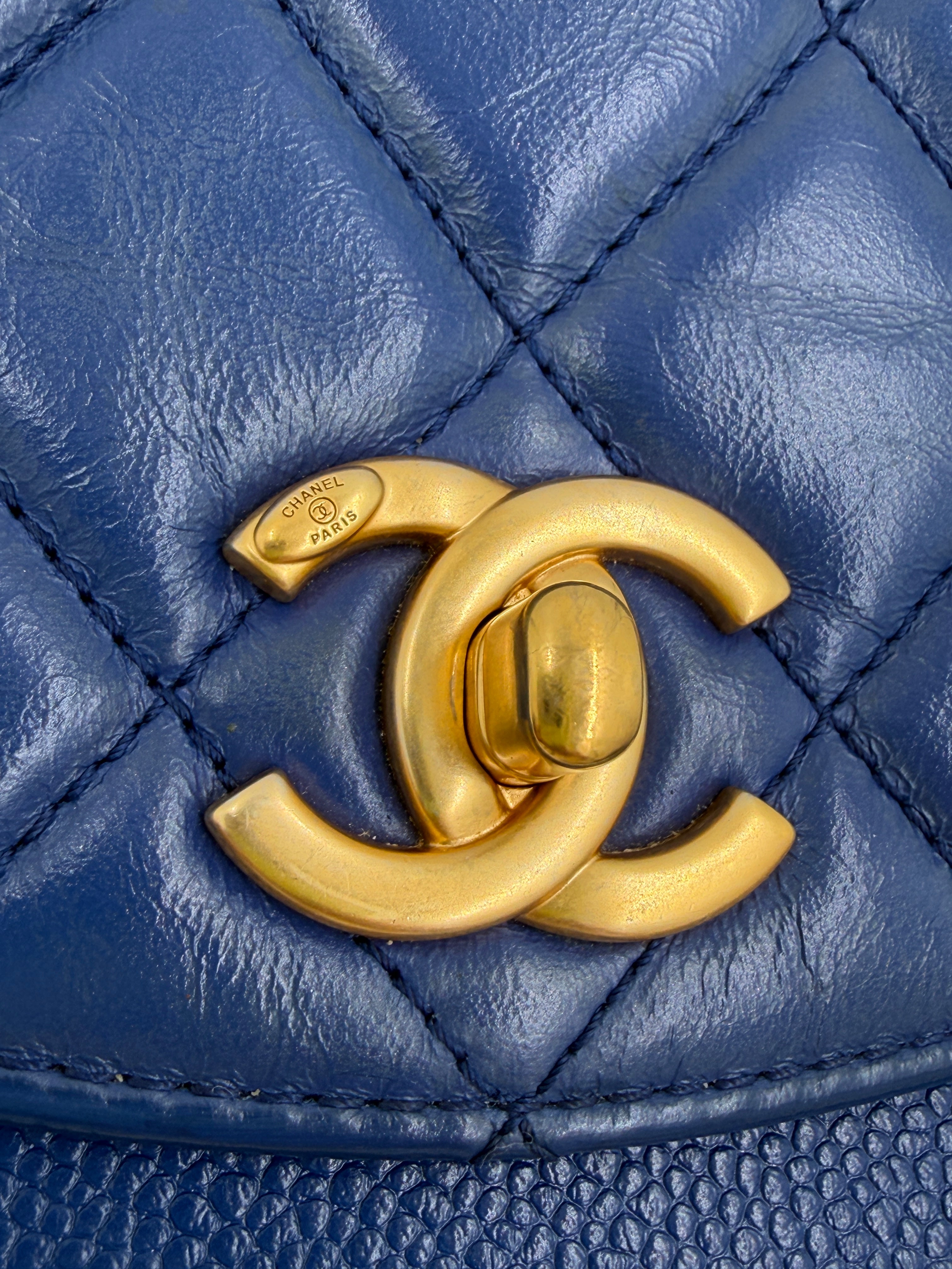 Pre-owned Chanel Calfskin Caviar Quilted Mini Chain Handle Flap Blue - Authenticated