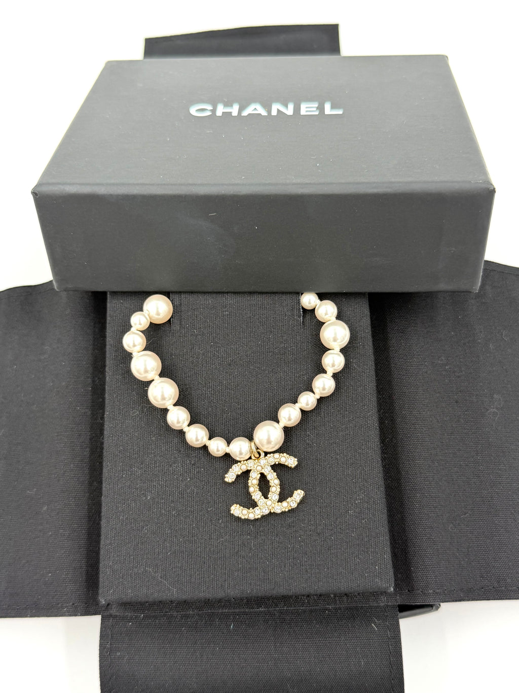 Pre-owned Chanel Faux Pearl Crystal CC Logo Charm Bracelet - Authenticated