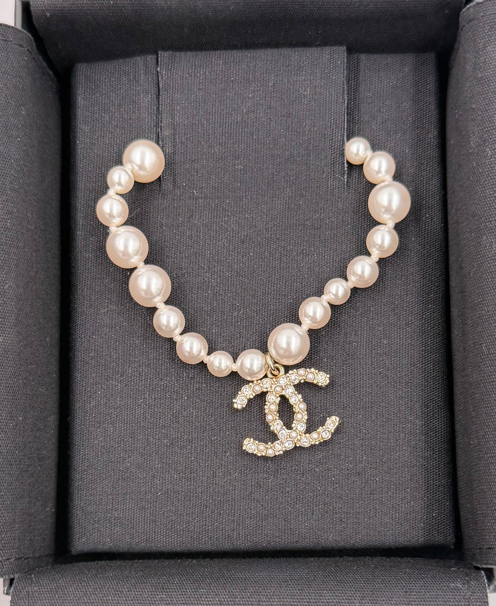 Pre-owned Chanel Faux Pearl Crystal CC Logo Charm Bracelet - Authenticated