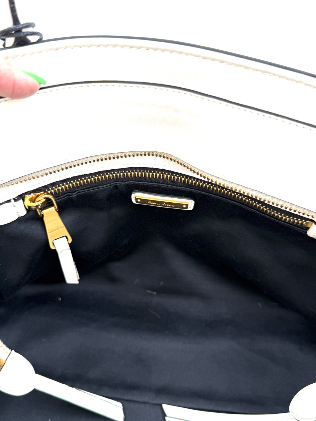Pre-Owned Miu Miu Trapeze Leather Tote - Authenticated