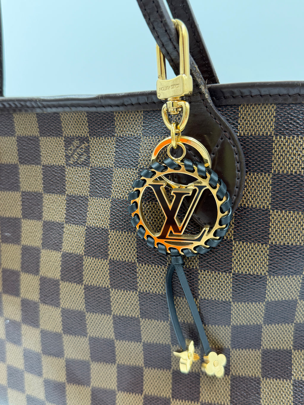 Pre-owned Louis Vuitton Very Bag Charm Key Holder Black Braided Lambskin Gold Monogram Flower