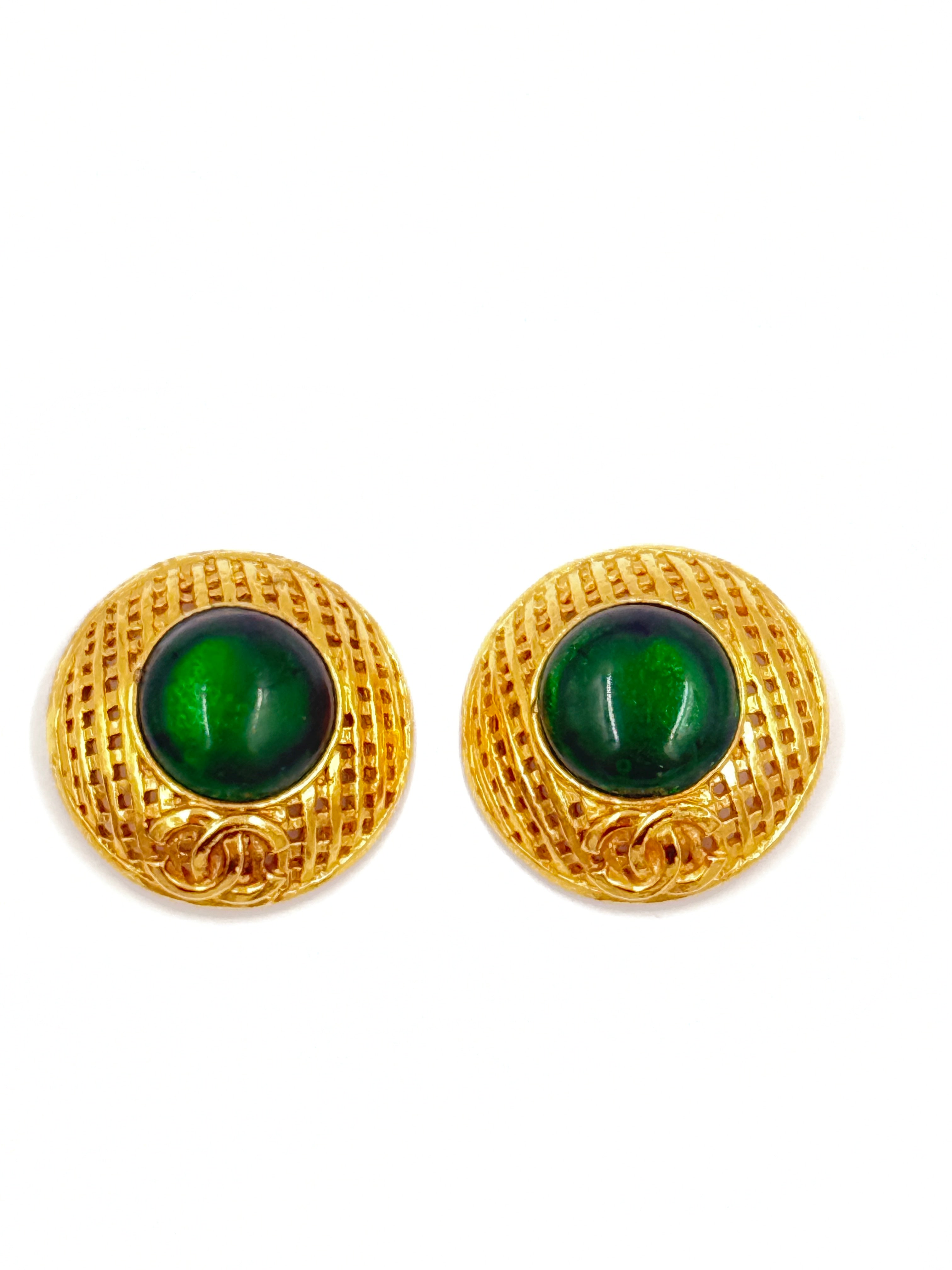 Pre-Owned Chanel Vintage Green Gripoix Clip-On Earrings Gold Tone - Authenticated