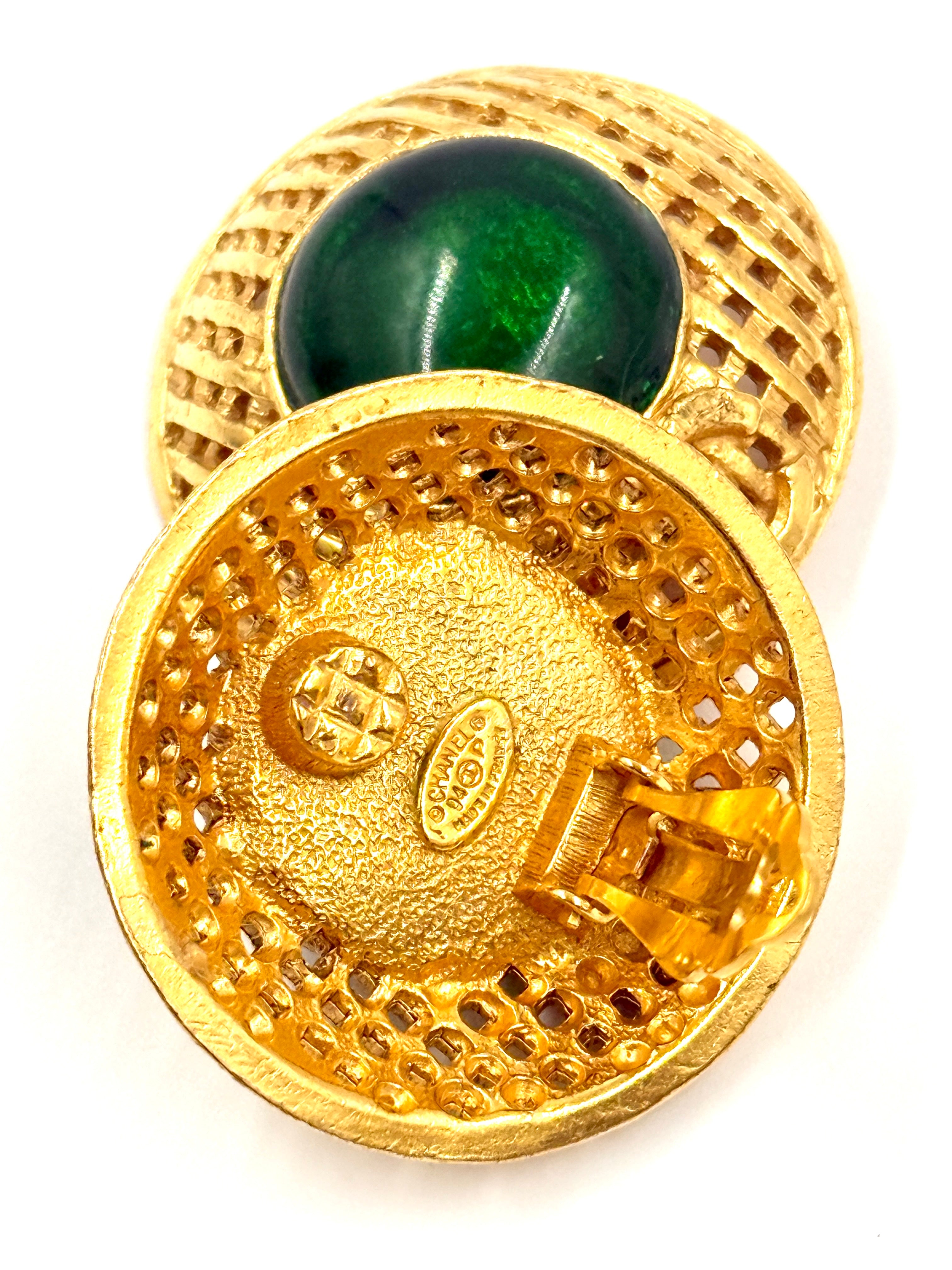 Pre-Owned Chanel Vintage Green Gripoix Clip-On Earrings Gold Tone - Authenticated