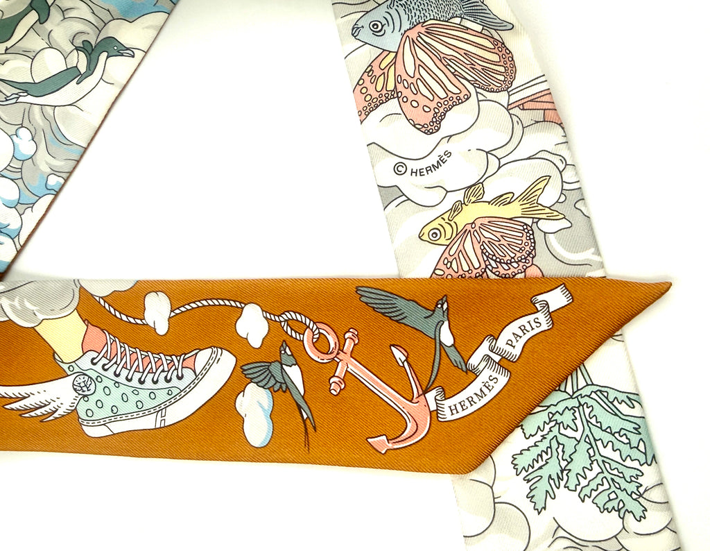 Pre-Owned Hermès Sur Mon Nuage Silk Twilly Scarf with Box