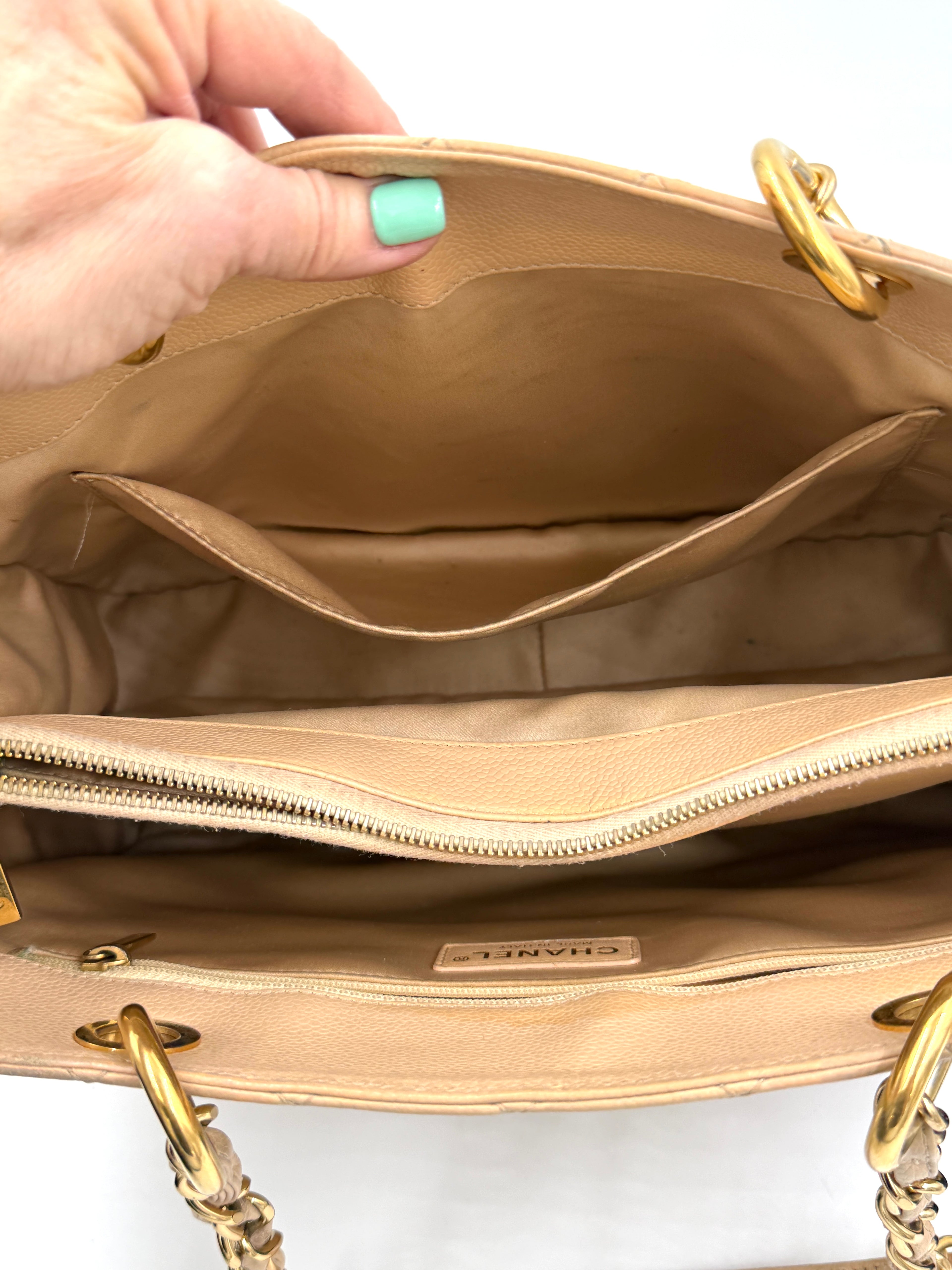 Pre-owned Chanel Beige Caviar Leather Grande Shopping Tote Gold Hardware - Authenticated