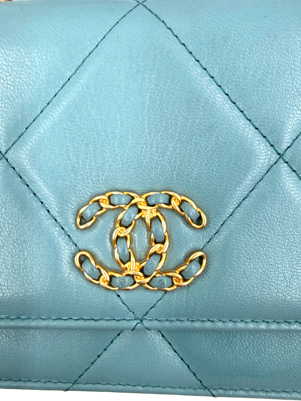 Pre-owned Chanel 19 Wallet on Chain Light Blue Lambskin Tri-Metal Hardware - Authenticated