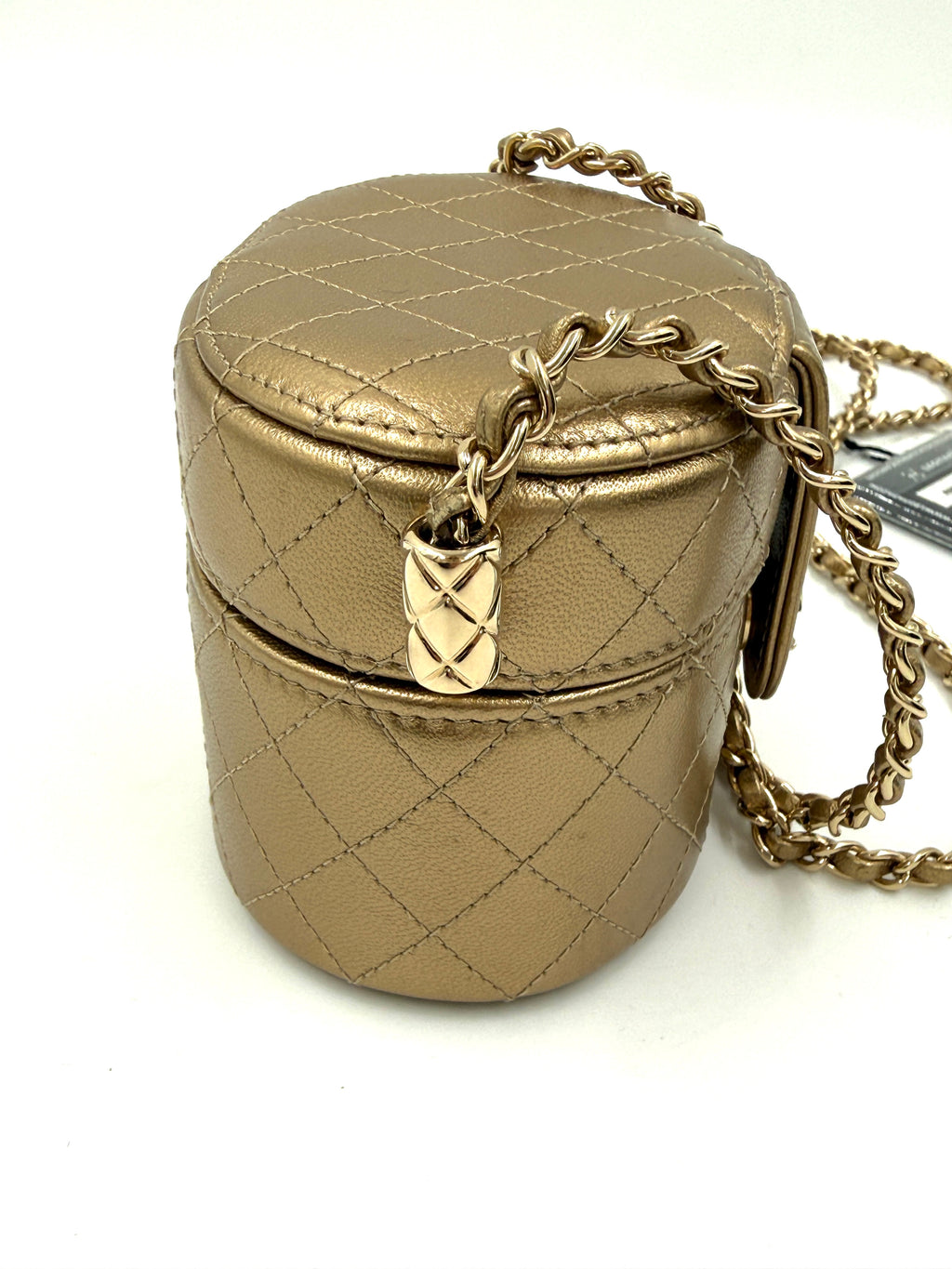 Pre-Owned Chanel Metallic Quilted Lambskin Round Mini Vanity Case - Authenticated