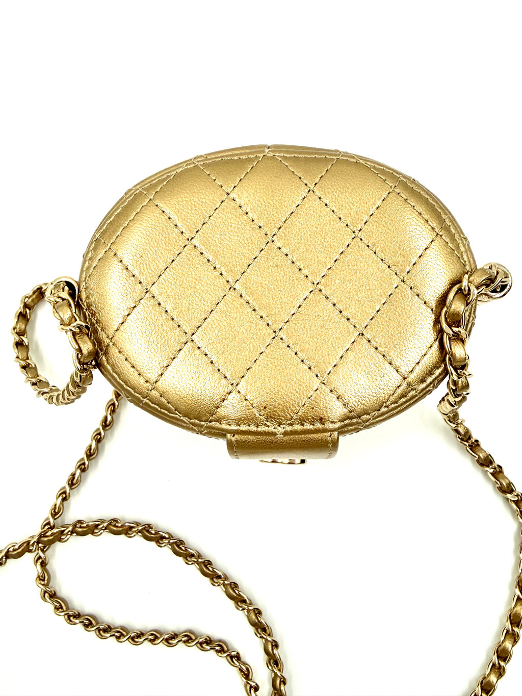 Pre-Owned Chanel Metallic Quilted Lambskin Round Mini Vanity Case - Authenticated