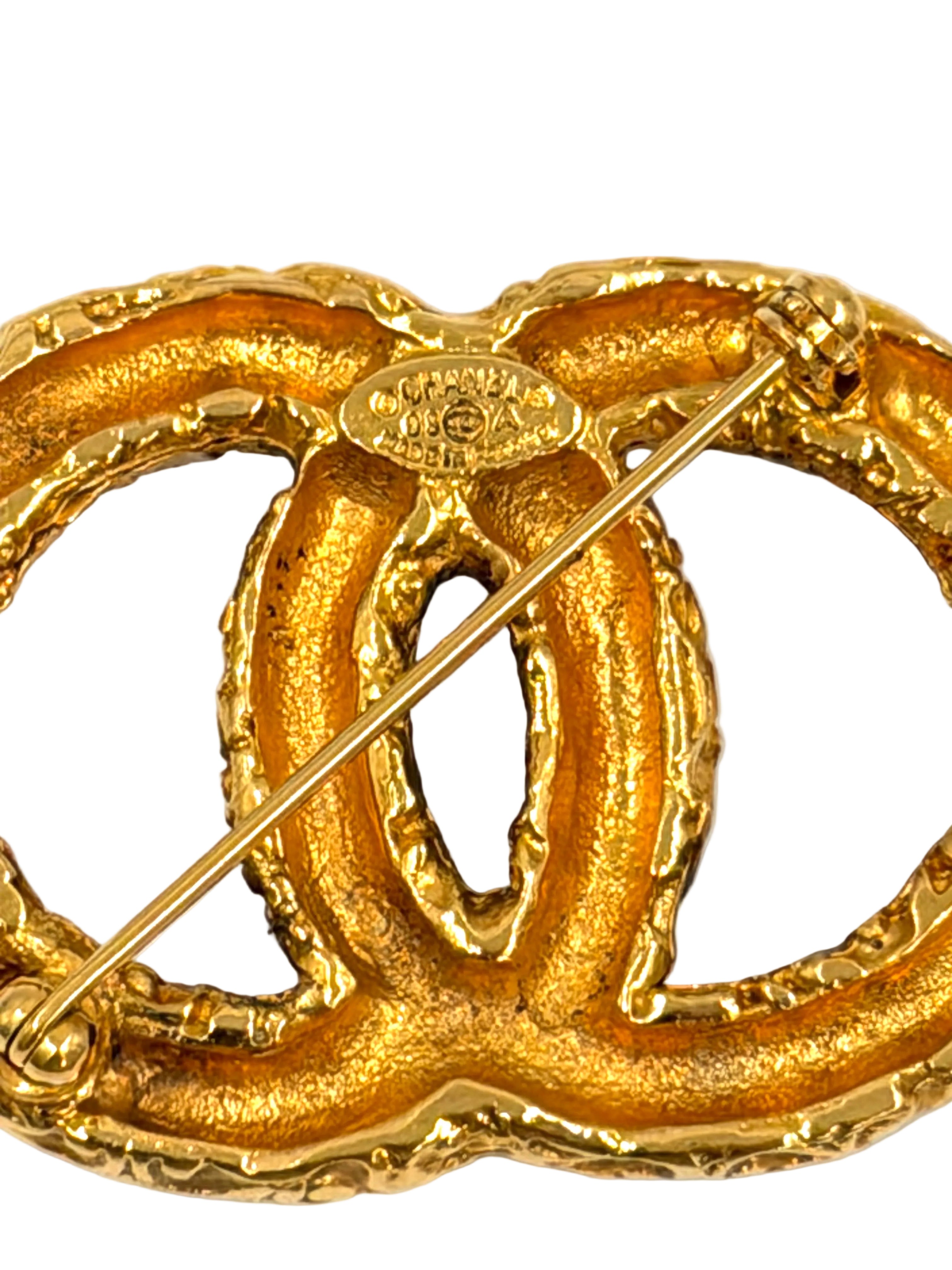 Pre-owned Vintage Chanel Gold-Plated CC Brooch 1993 Fall Collection - Authenticated
