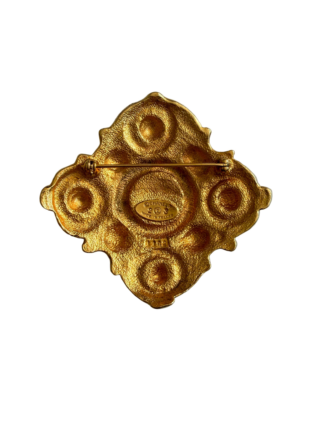 Pre-Owned Chanel Baroque Gold and Faux Pearl Center Brooch - Authenticated