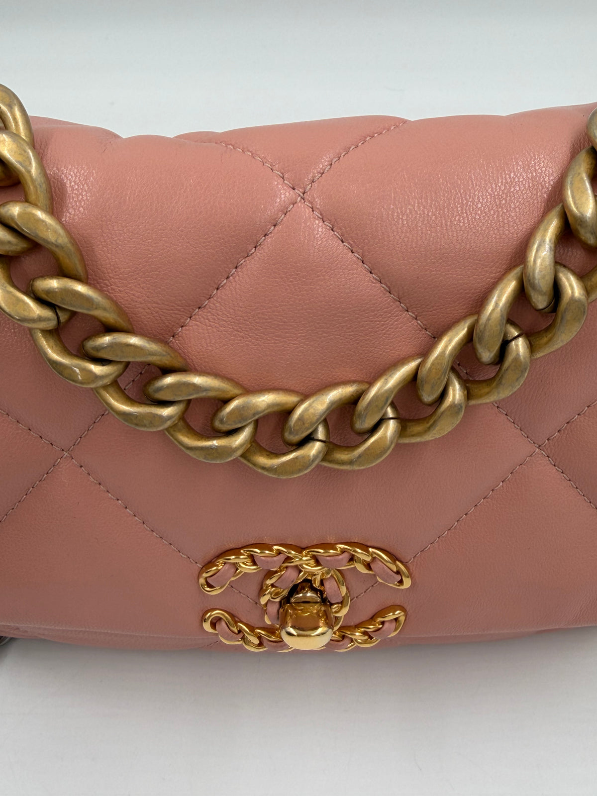 Pre-owned Small Chanel 19 Flap Bag in Shiny Pink Quilted Leather with Mixed Metal Chain - Authenticated