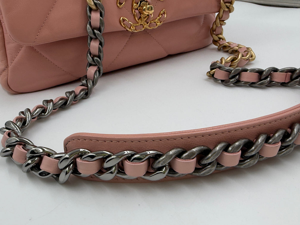 Pre-owned Small Chanel 19 Flap Bag in Shiny Pink Quilted Leather with Mixed Metal Chain - Authenticated