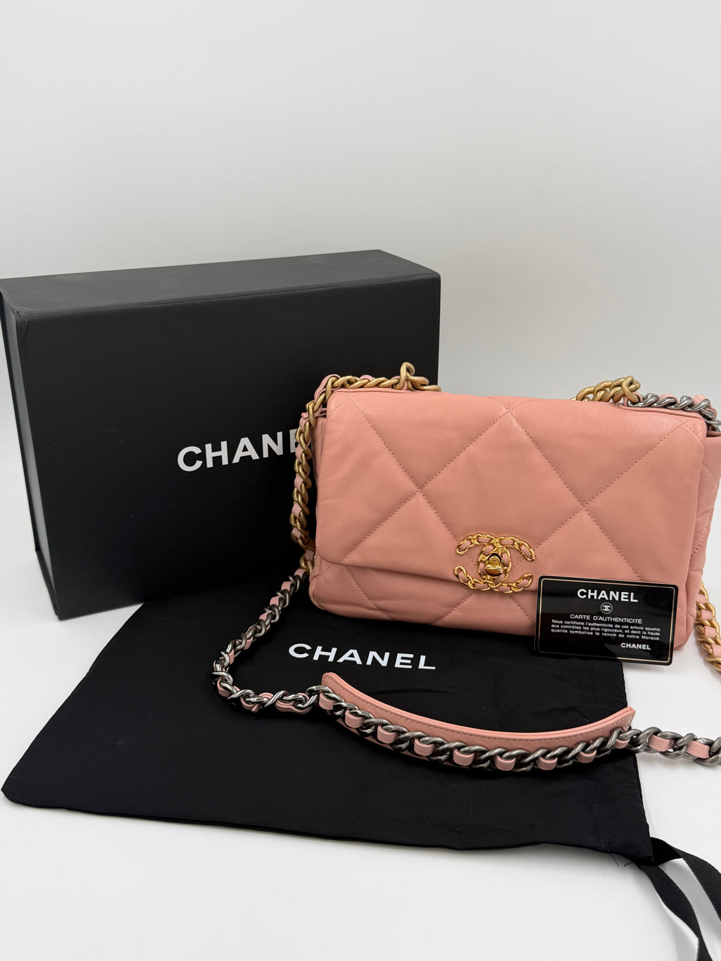 Pre-owned Small Chanel 19 Flap Bag in Shiny Pink Quilted Leather with Mixed Metal Chain - Authenticated