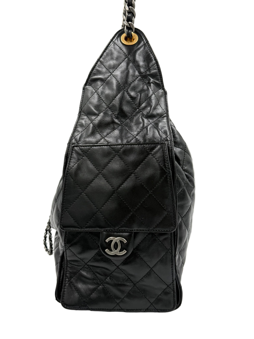 Pre-owned Chanel 25 Medium Handbag in Black Shiny Crumpled Calfskin - Authenticated