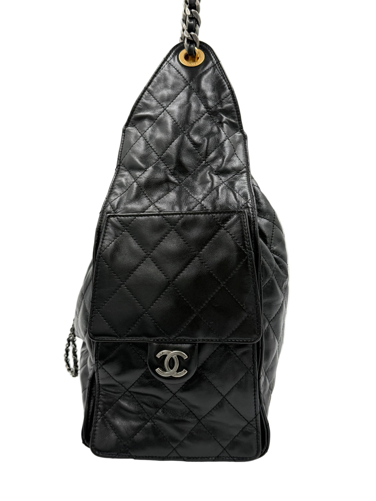 Pre-owned Chanel 25 Medium Handbag in Black Shiny Crumpled Calfskin - Authenticated